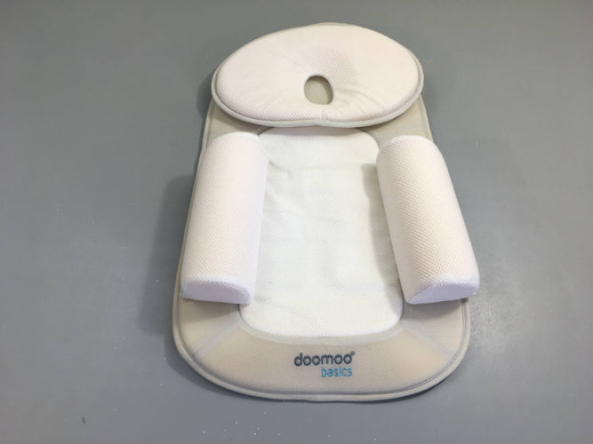 Doomoo Basics Multi Sleep - Positionneur dorsal avec petit coussin ergonomique, moins cher chez Petit Kiwi