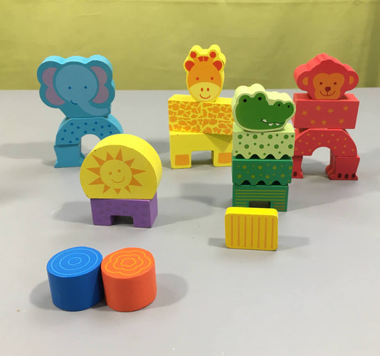 Lot de cubes en bois animaux multicolores, moins cher chez Petit Kiwi