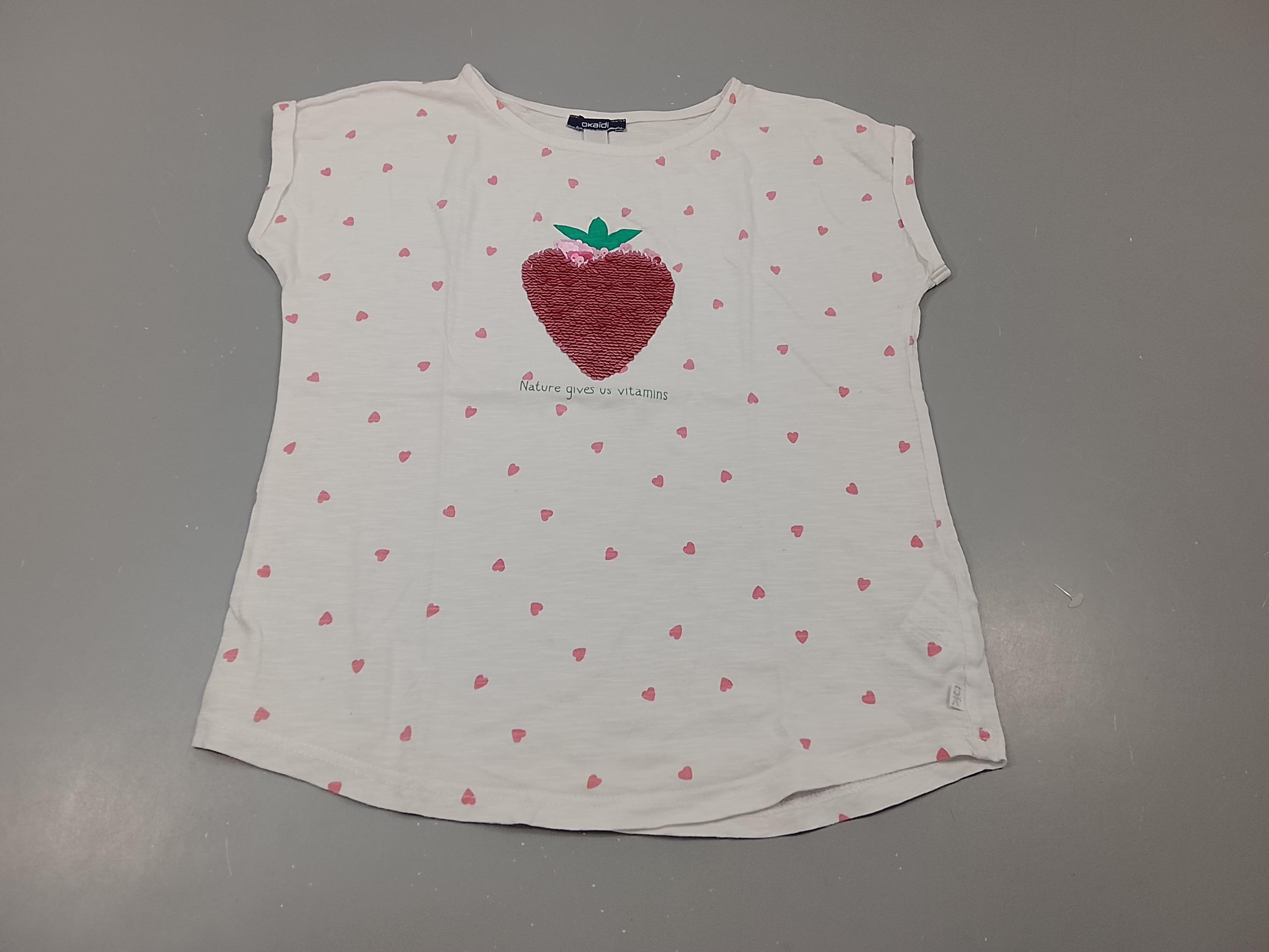 T-shirt m.c blanc , fraise en sequins réversibles