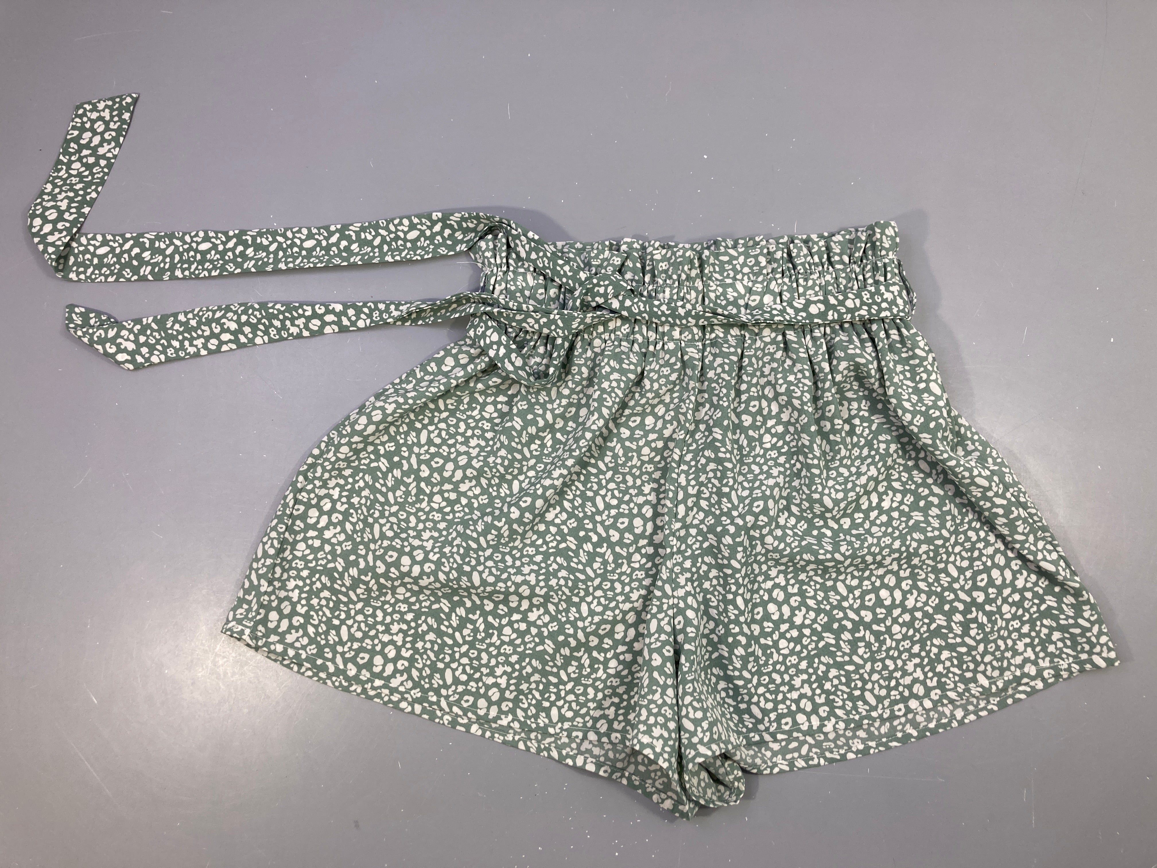 Short fluide menthe motifs blancs