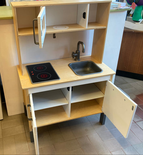Cuisine en bois Ikea Duktig (Led pourles plaques ne fonctionnent plus), moins cher chez Petit Kiwi