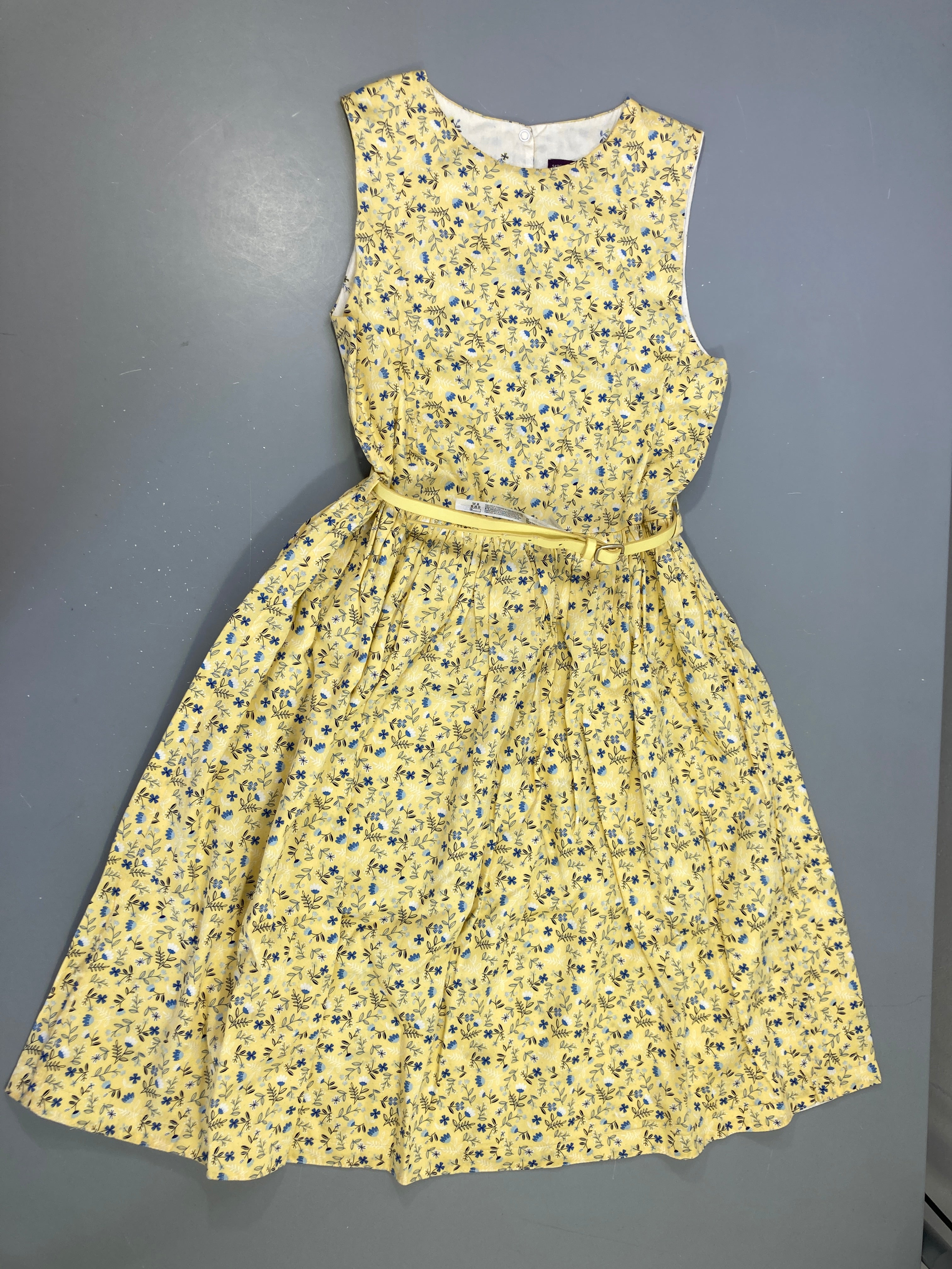 Robe s.m jaune fleurie ceinture