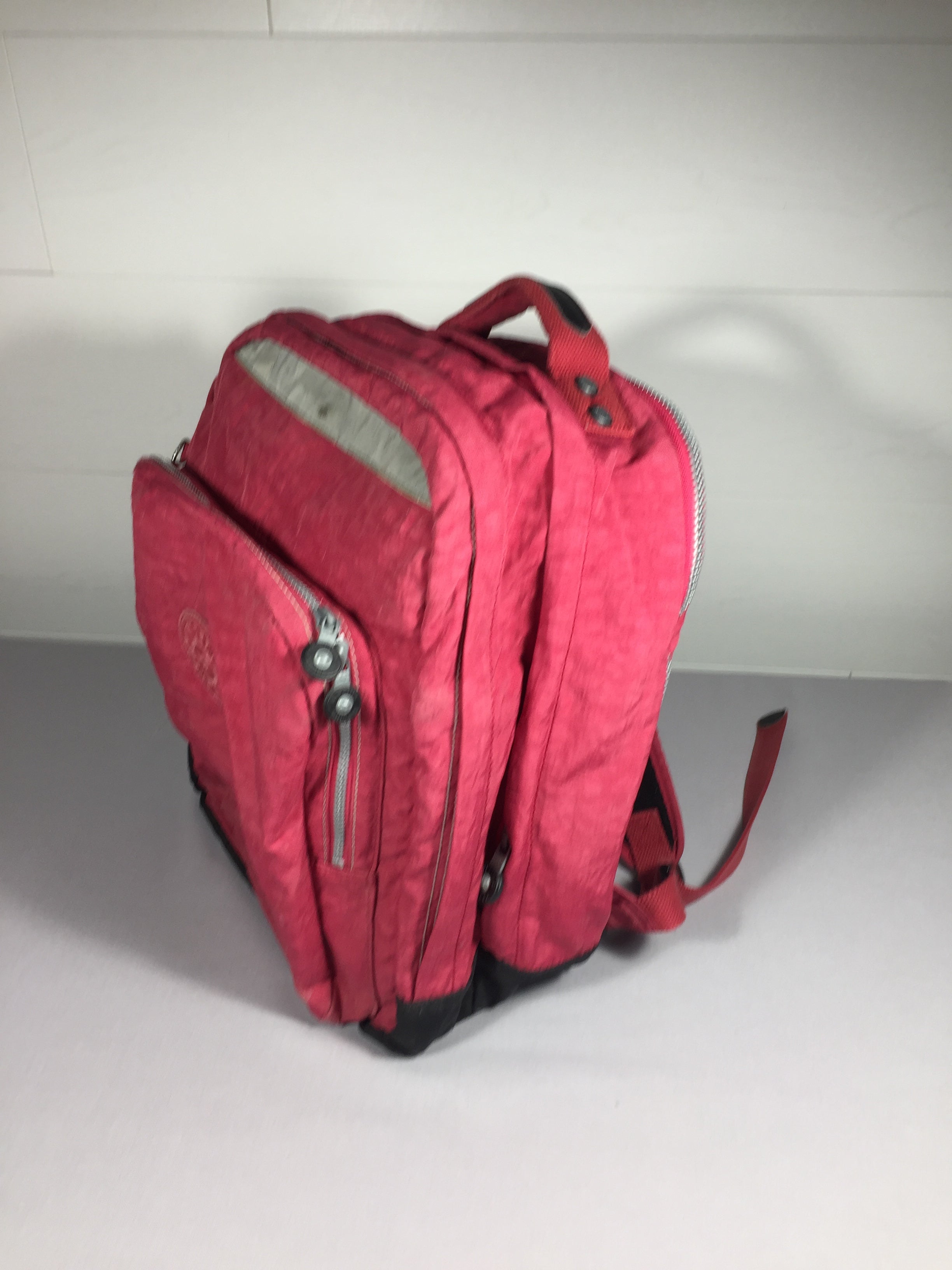 Sac à dos rose - quelques traces d'usure