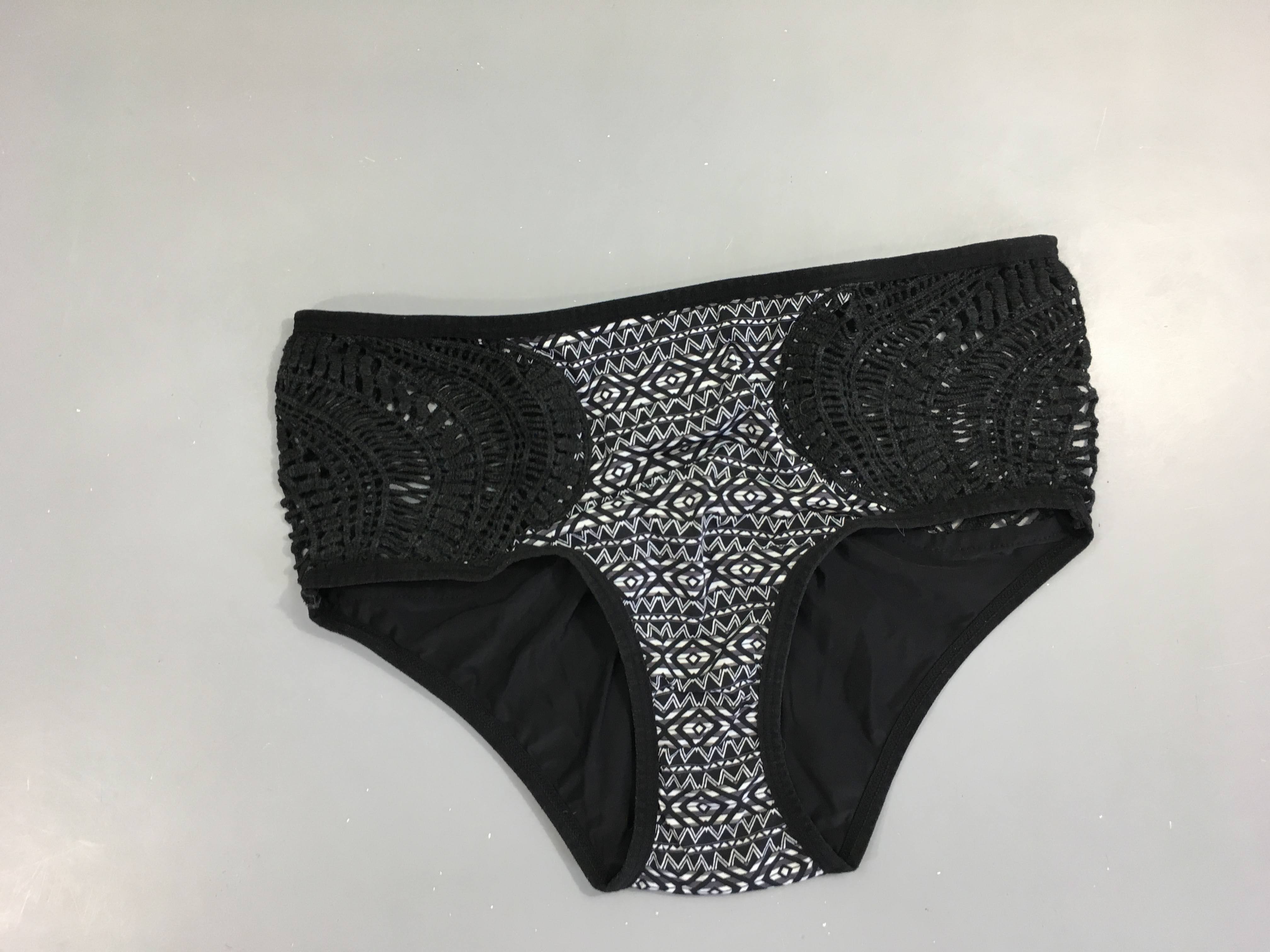 Culotte de maillot noir dentelle-motifs gris-blanc