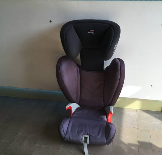 Siège auto Kidfix SL black Britax Römer, de 4 à 12 ans (15-36 kg), moins cher chez Petit Kiwi