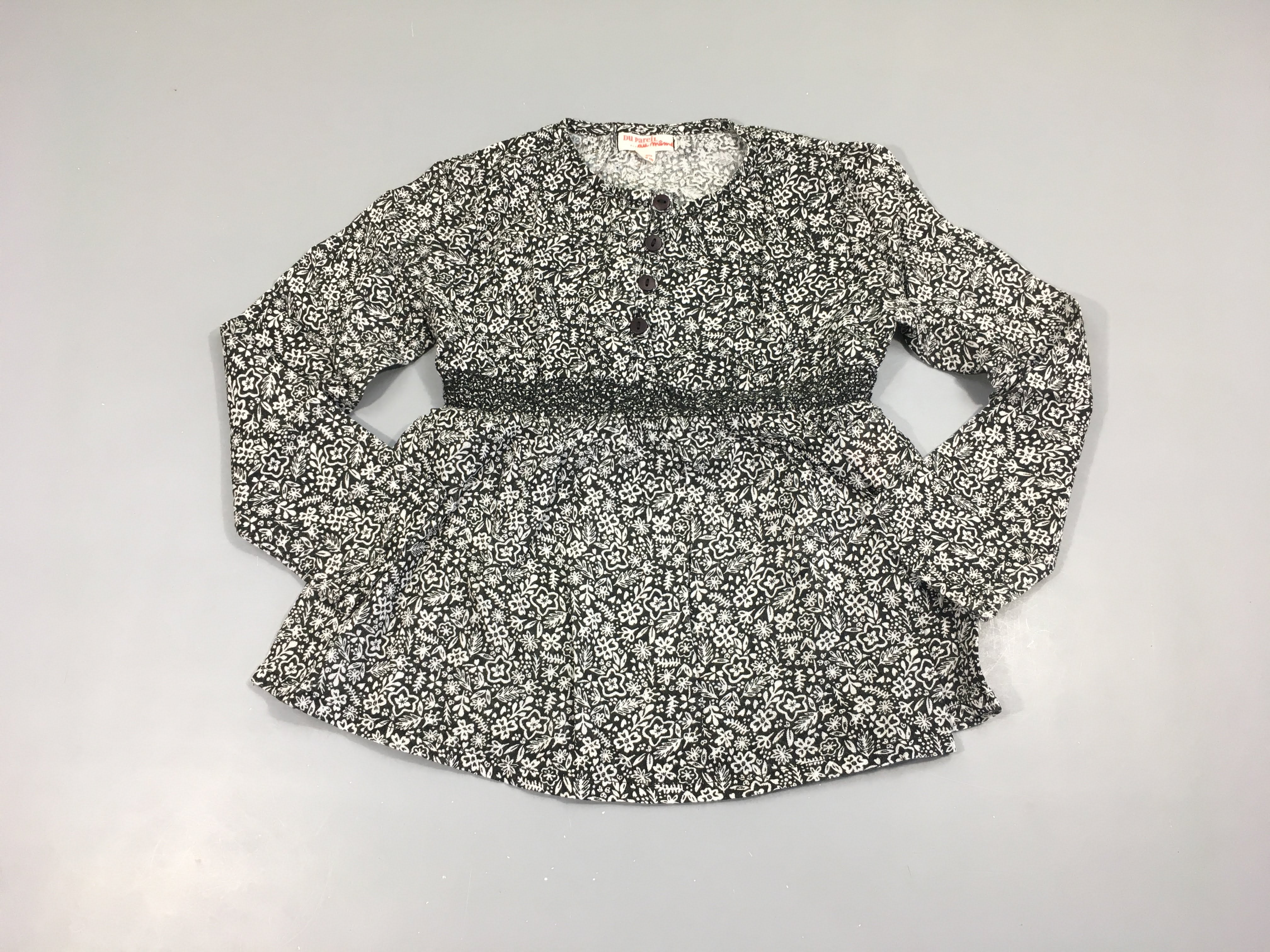 Blouse m.l noire fleurie boutons