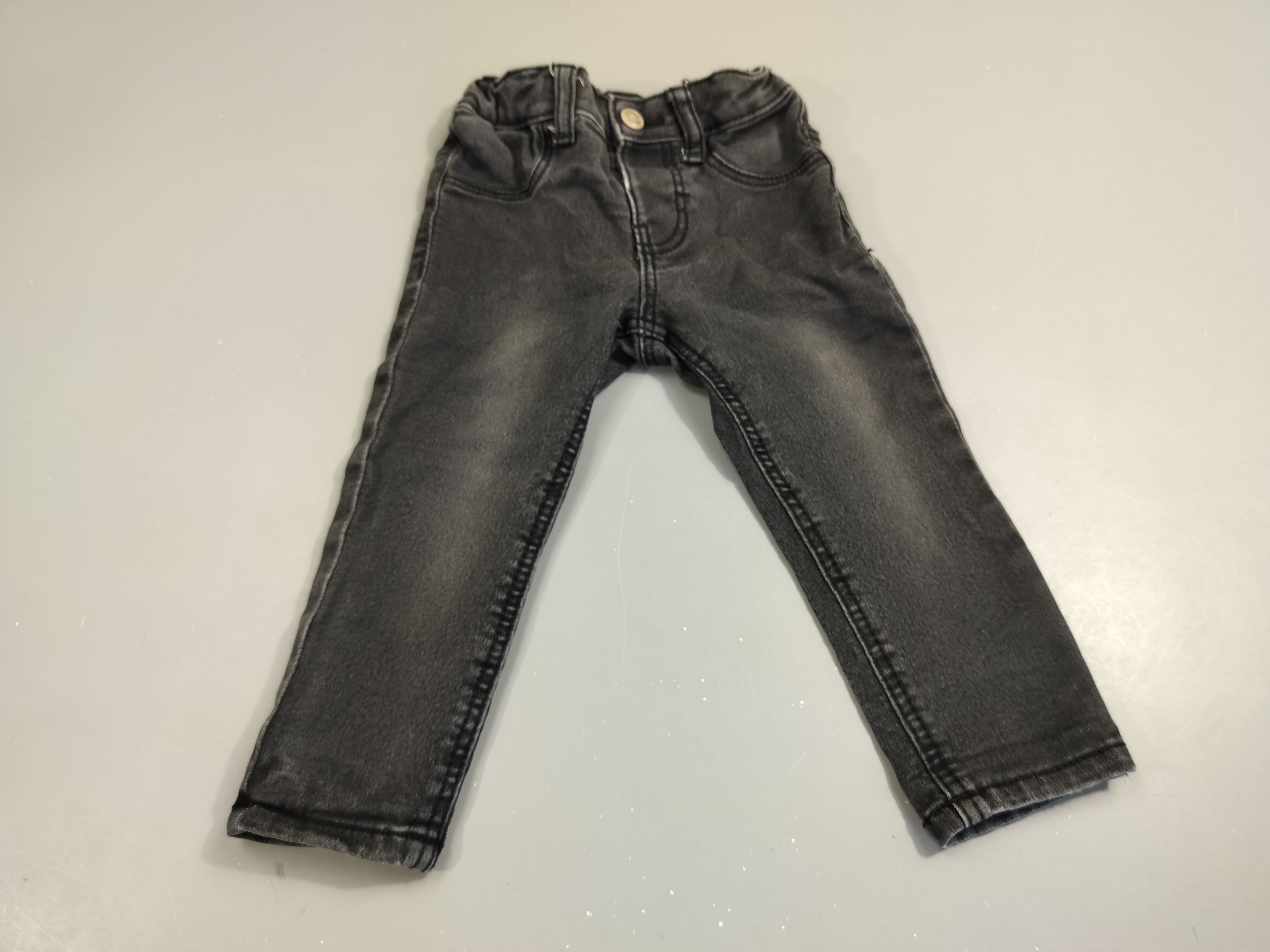 Pantalon denim noir, effet délavé