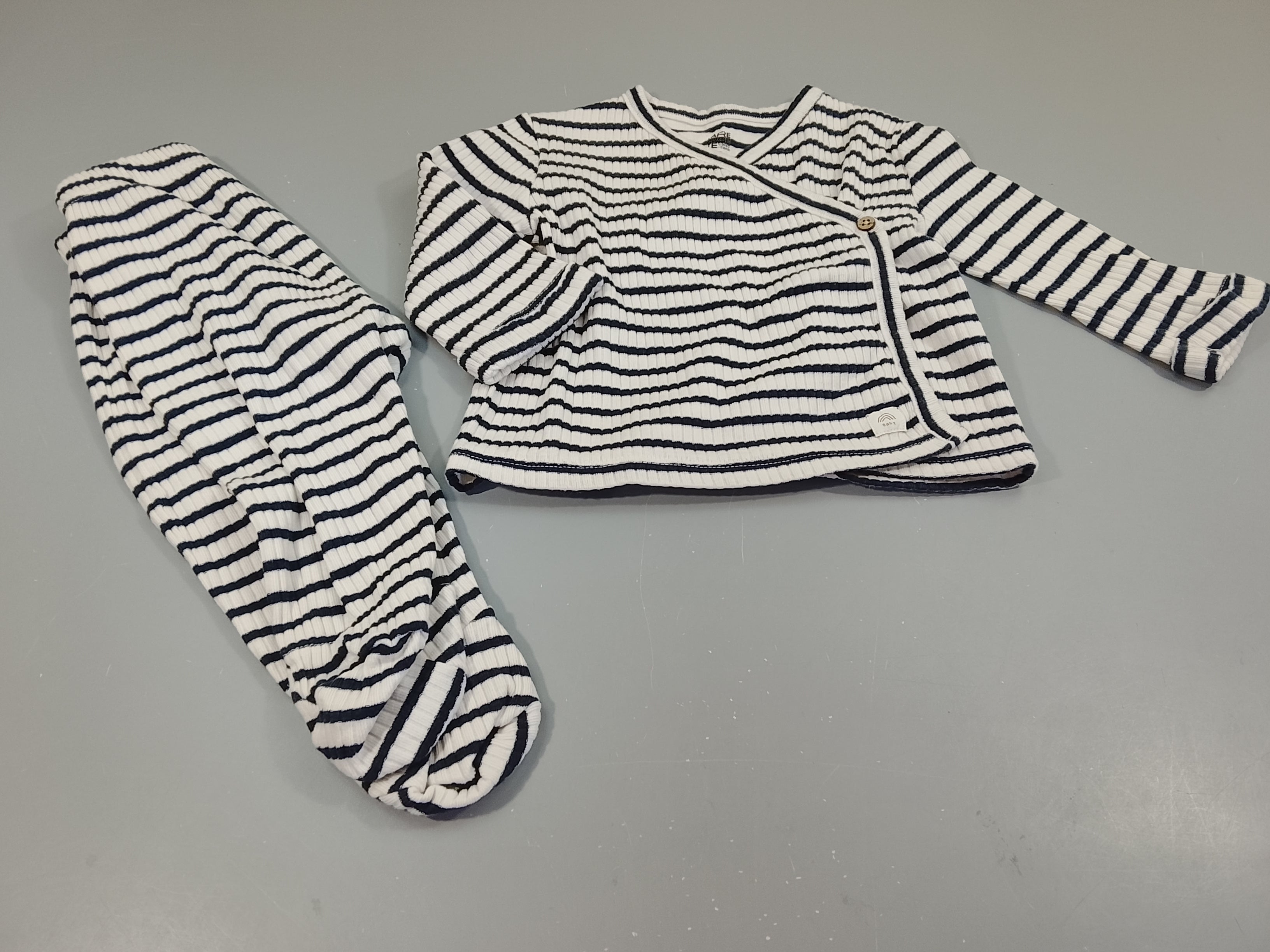 Ensemble gilet brassière + Pantalon blanc côtelé  rayé bleu marine