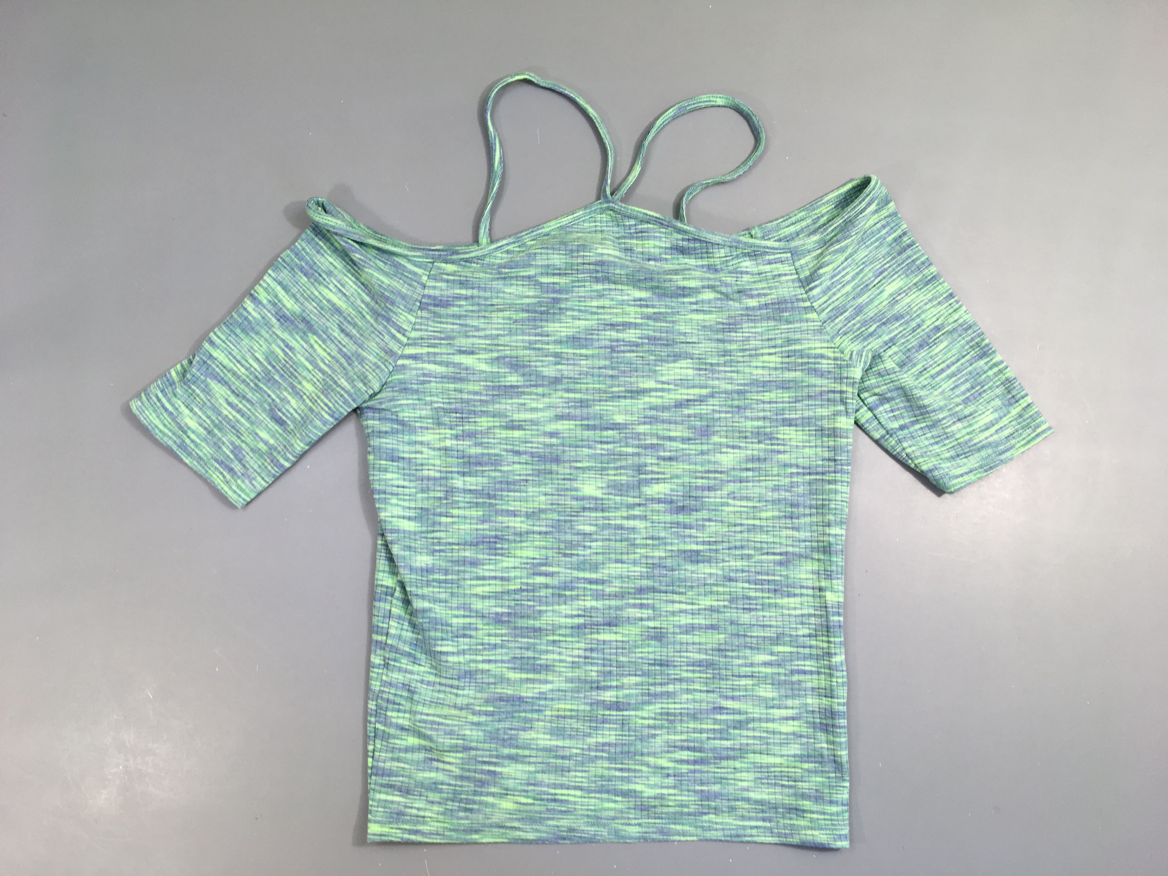 T-shirt m.c épaules dénudées bleu/vert flammé