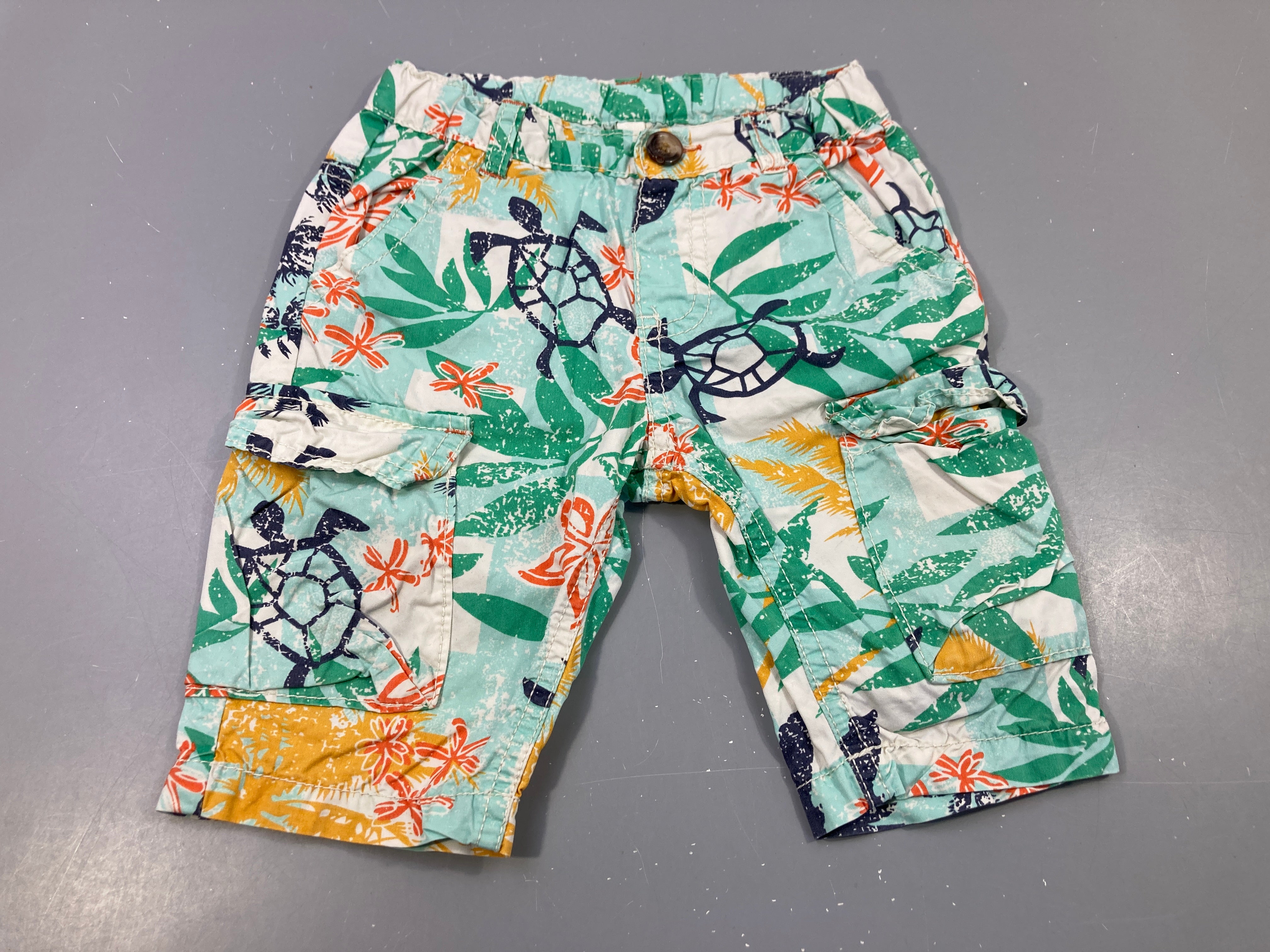 Short  motifs feuillages, tortues colorés