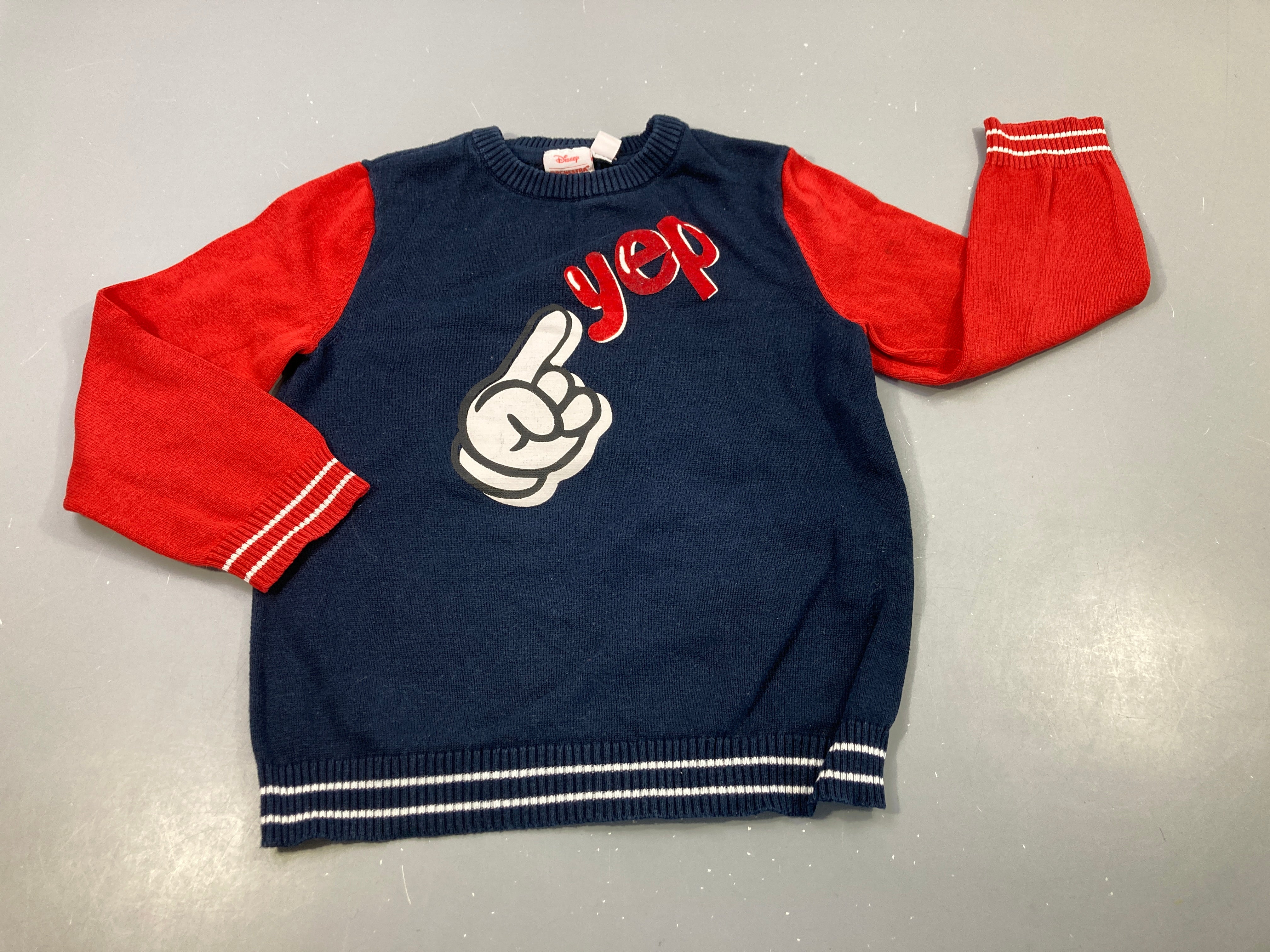 Pull bleu marine, rouge main  de Mickey 