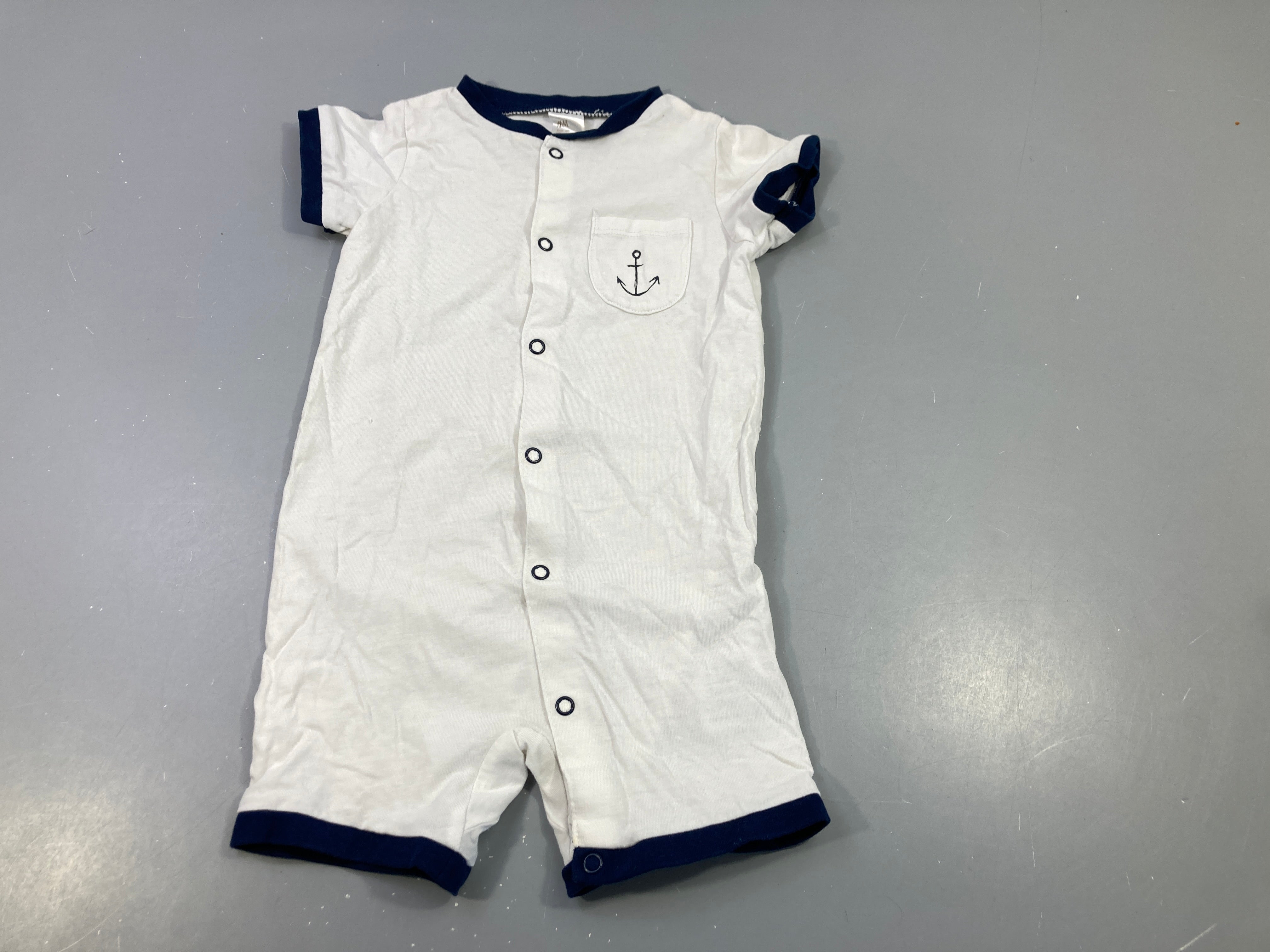 Combishort blanc et bleu marine , ancre bâteau