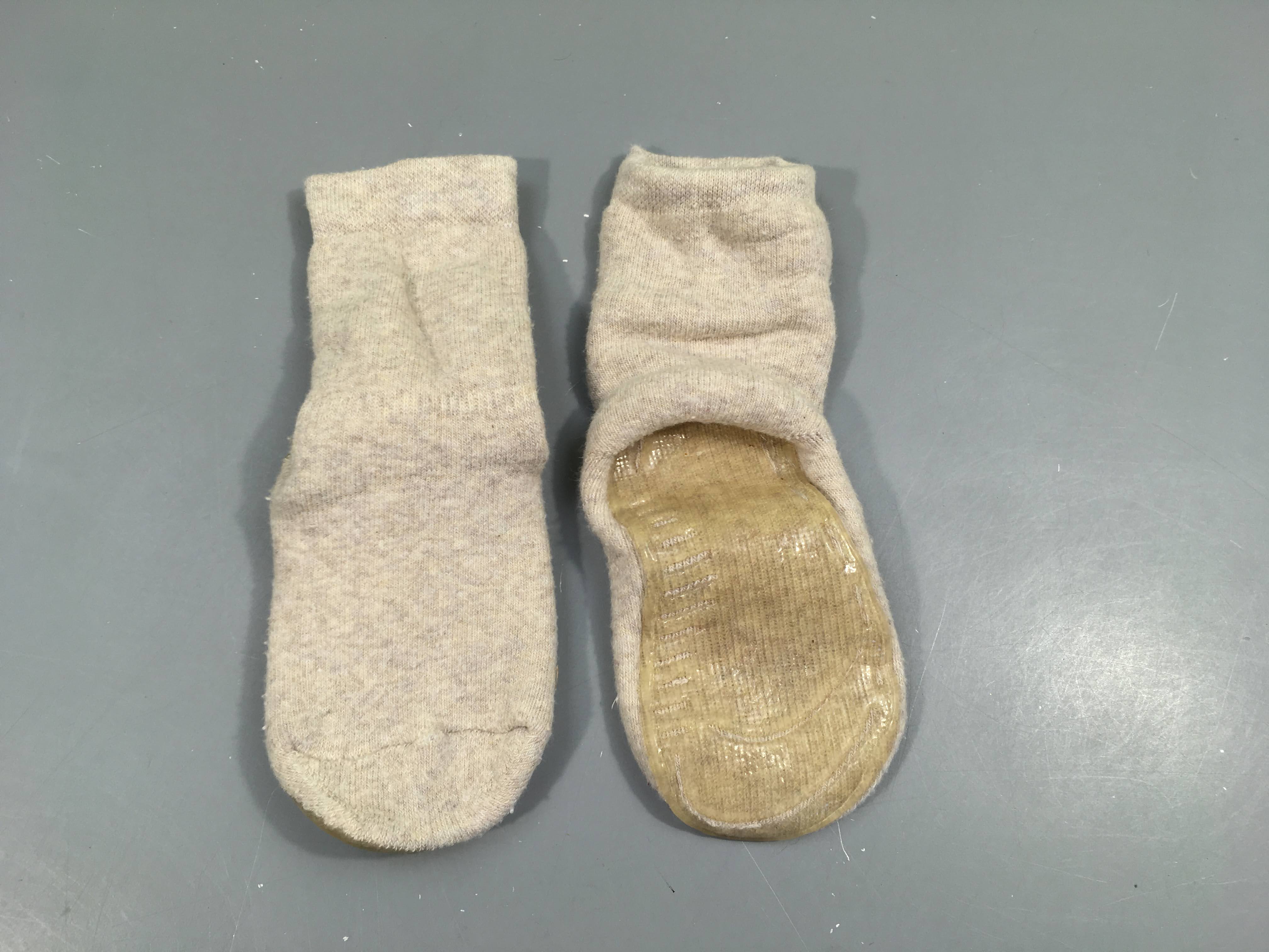 Chaussettes épaisses beige antidérapantes