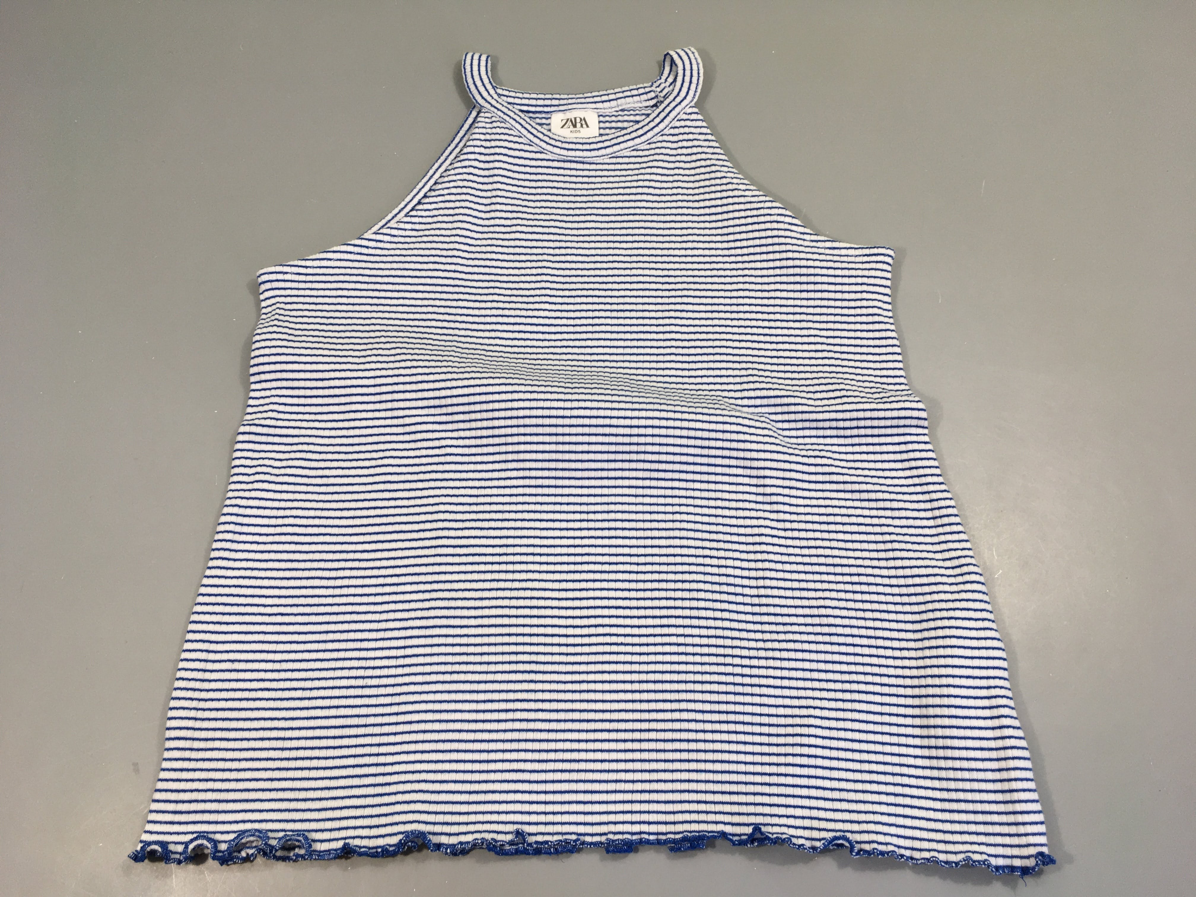 Débardeur rayé blanc et bleu, volant bas