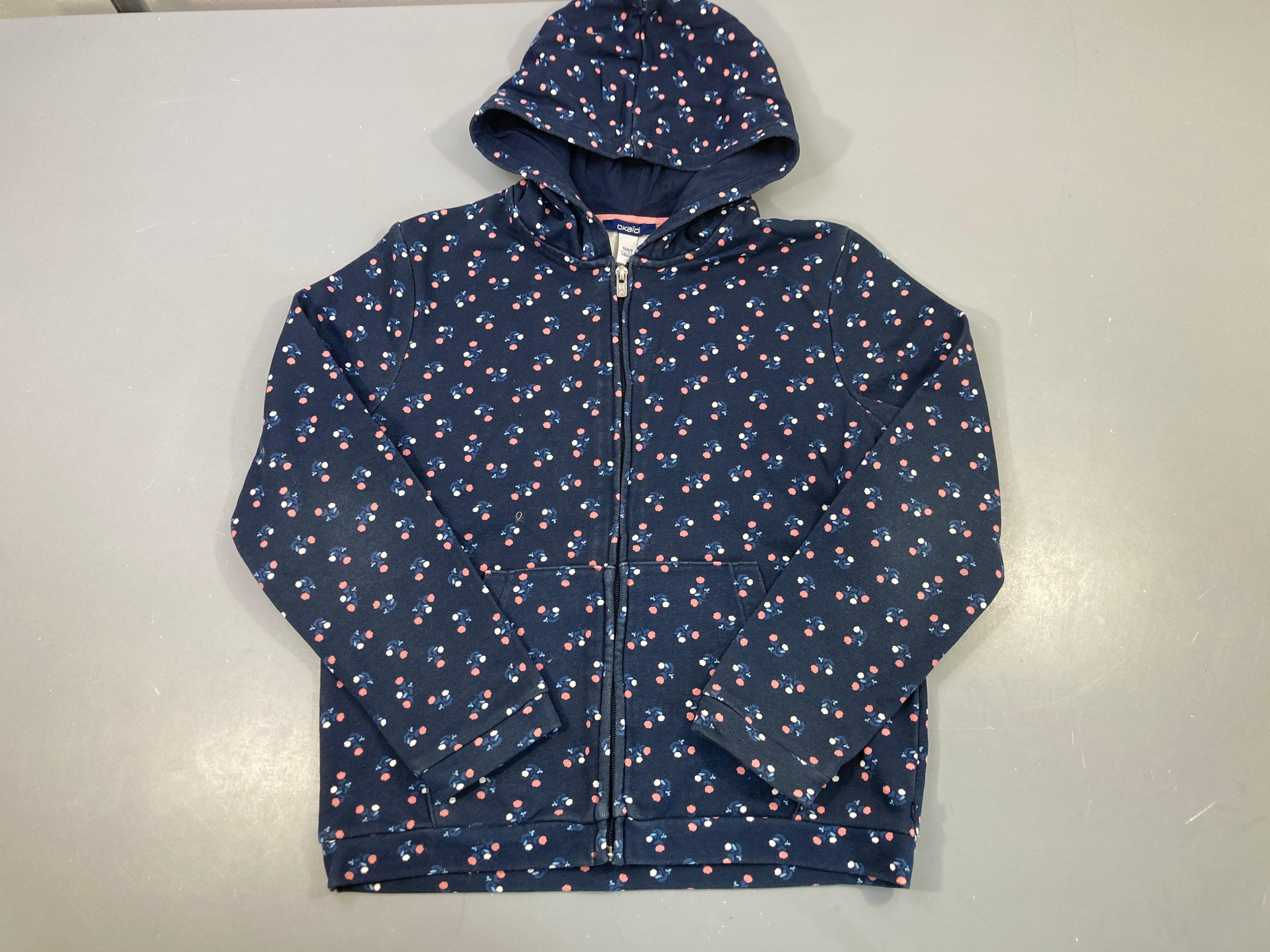 Sweat à capuche bleu foncé fleuri saumon)blanc
