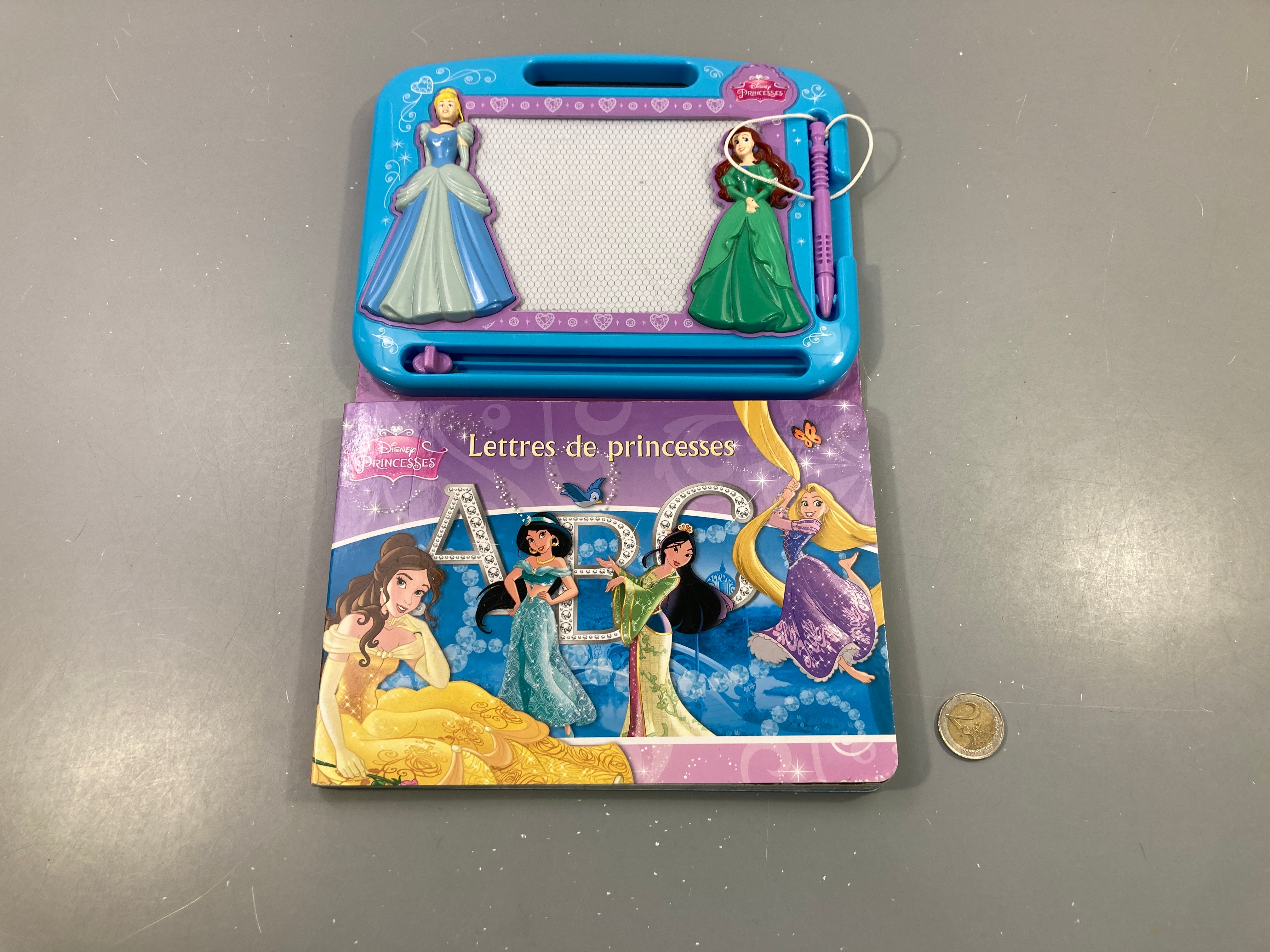 Coffret Disney avec tableau magique effaçable pour apprendre à écrire