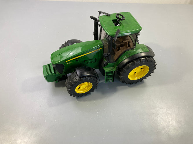Bruder-Tracteur vert John Deere Vendu sans le cache moteur, moins cher chez Petit Kiwi