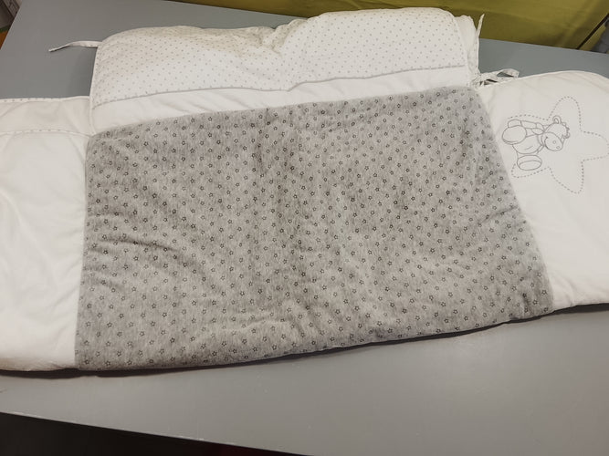 Tapis de parc gris et blanc  Babou&Kendi  , colletcion poudre d'étoiles, moins cher chez Petit Kiwi