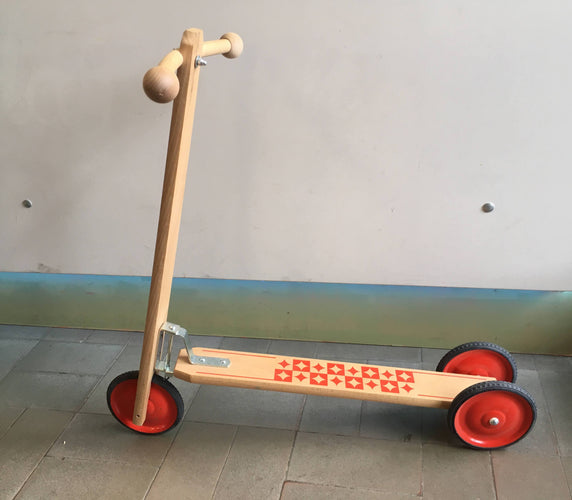 Trottinette en bois à 3 roues +3a Max 40 kg, moins cher chez Petit Kiwi