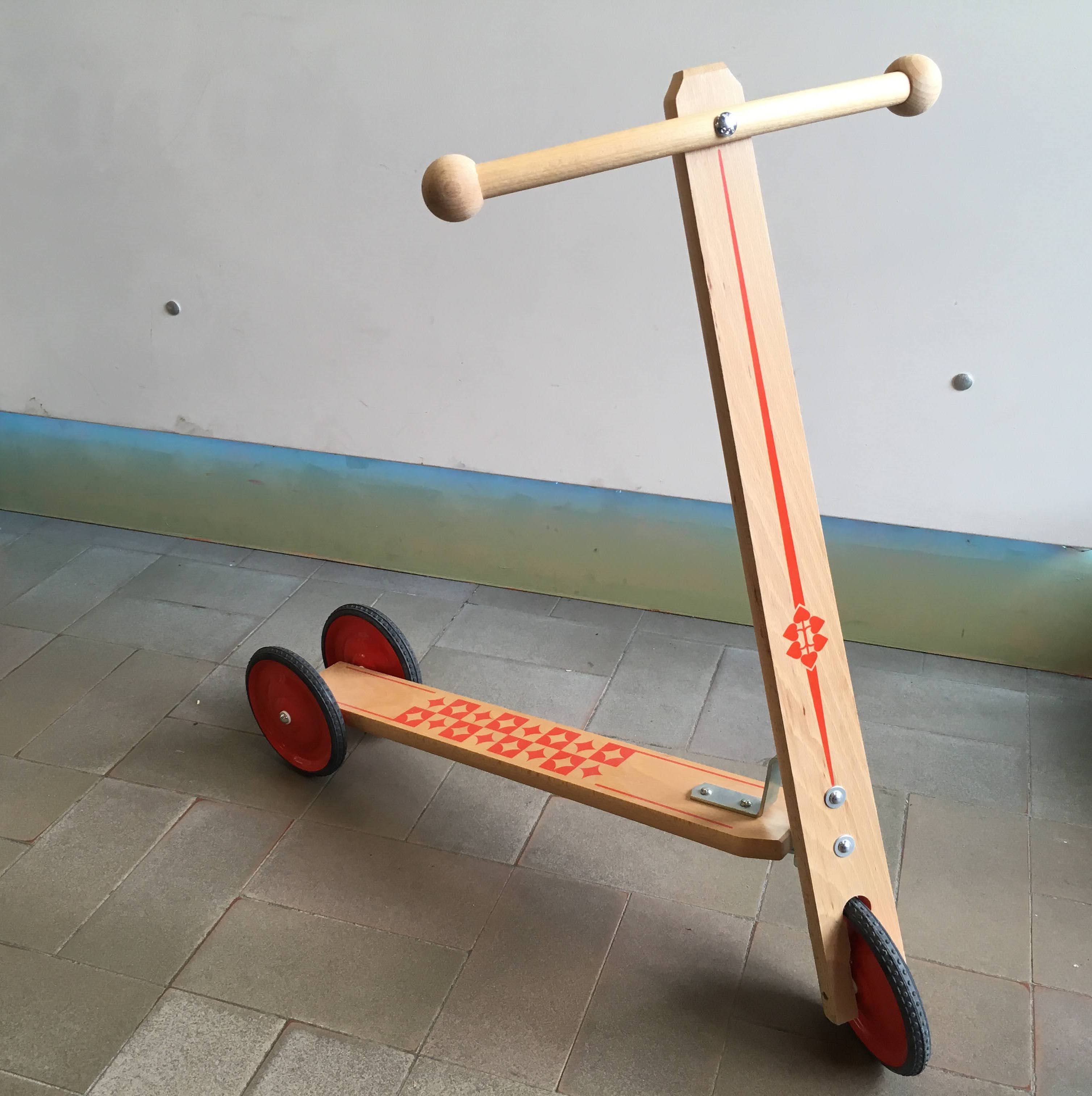 Trottinette en bois à 3 roues +3a Max 40 kg