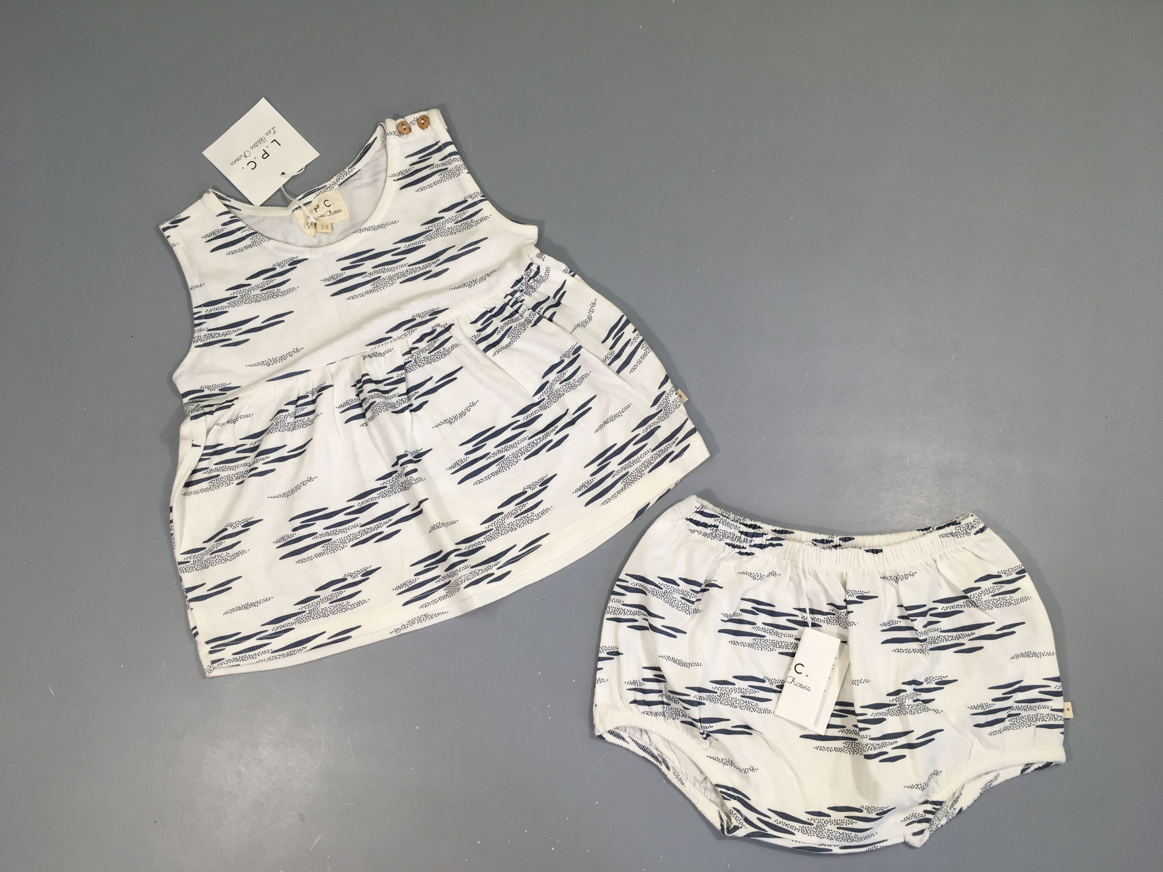 Neuf-T-shirt s.m blanc cassé motifs bleus + Bloomer 100% Coton bio Les petites choses