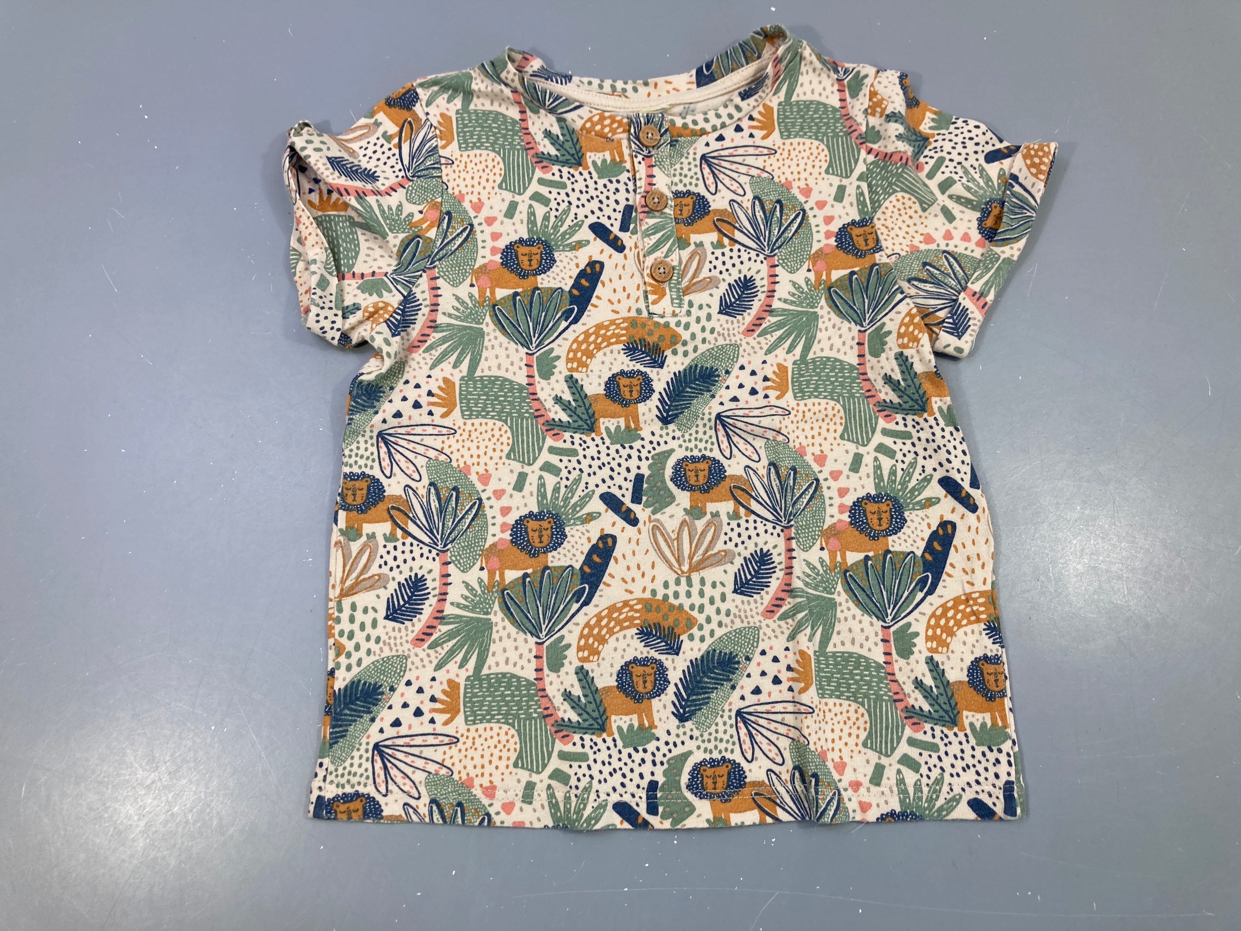 T-shirt m.c beige feuillage boutons (taille estimée)