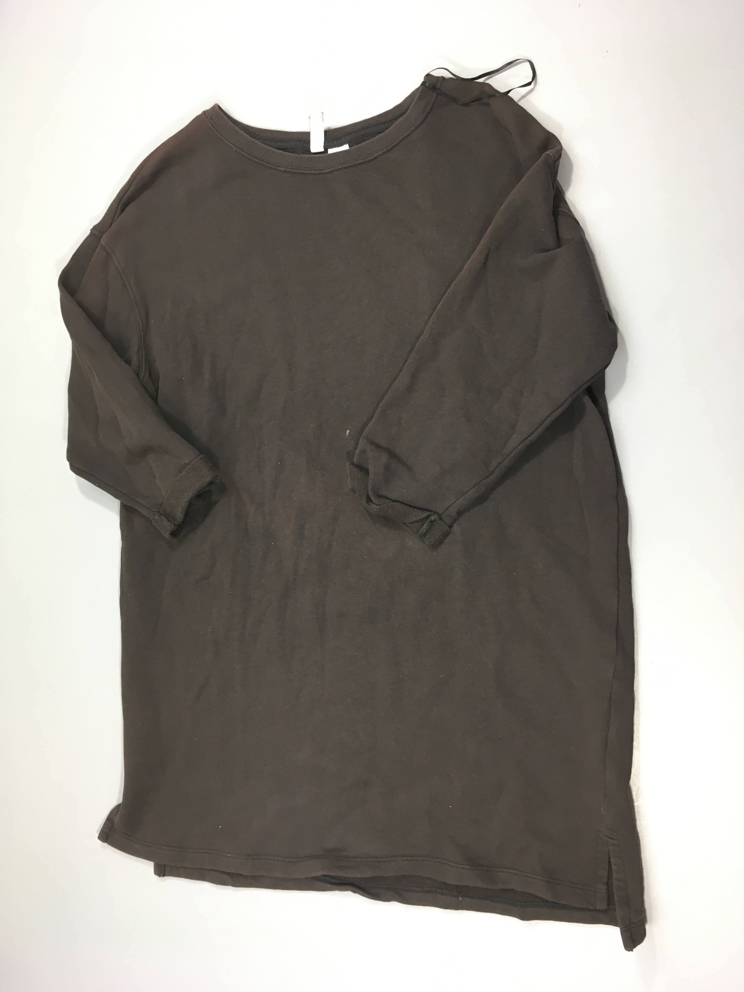 Robe sweat m.l noir, petite tache sur le devant