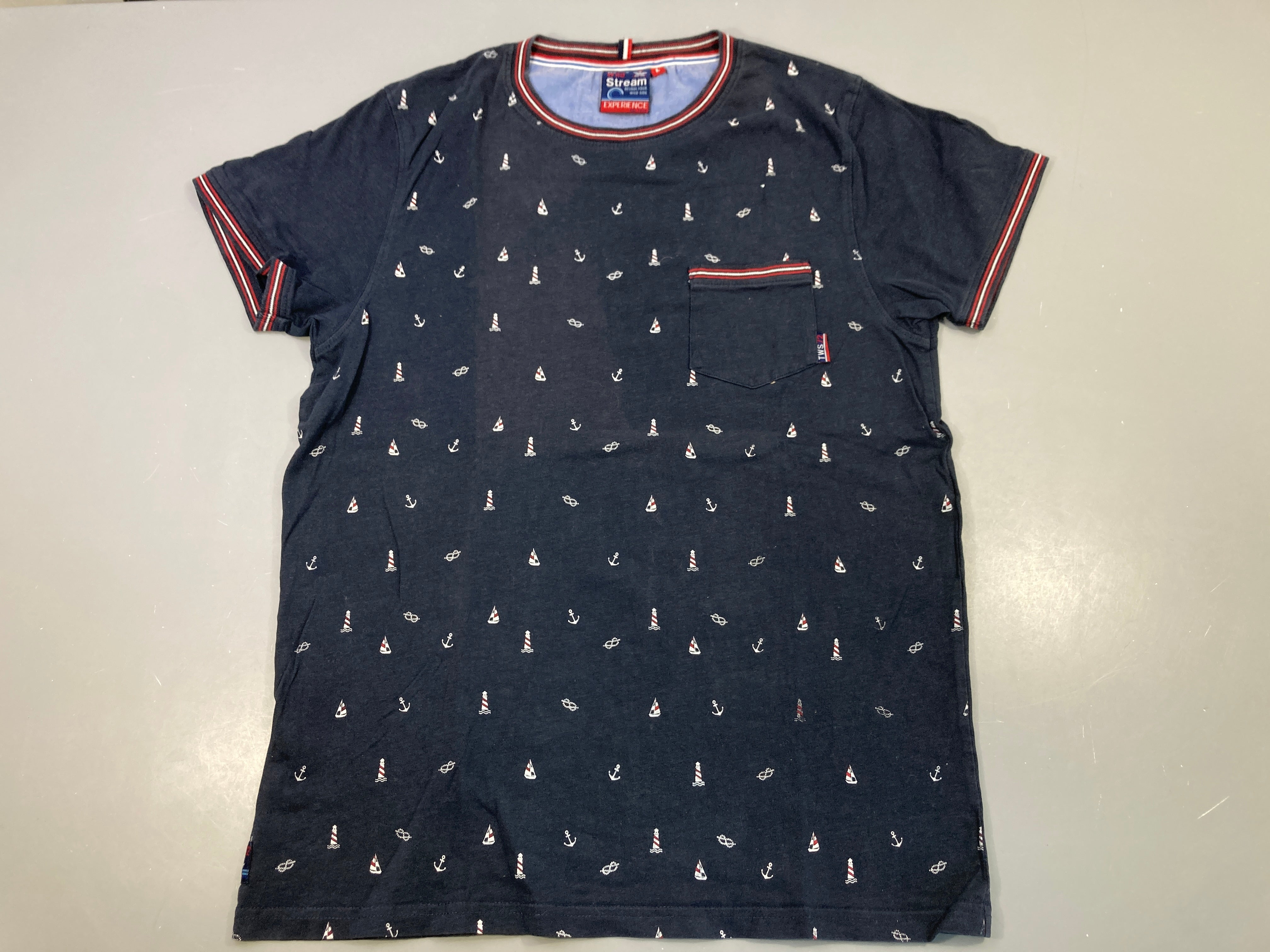 T-shirt m.c bleu phares/voiliers poche