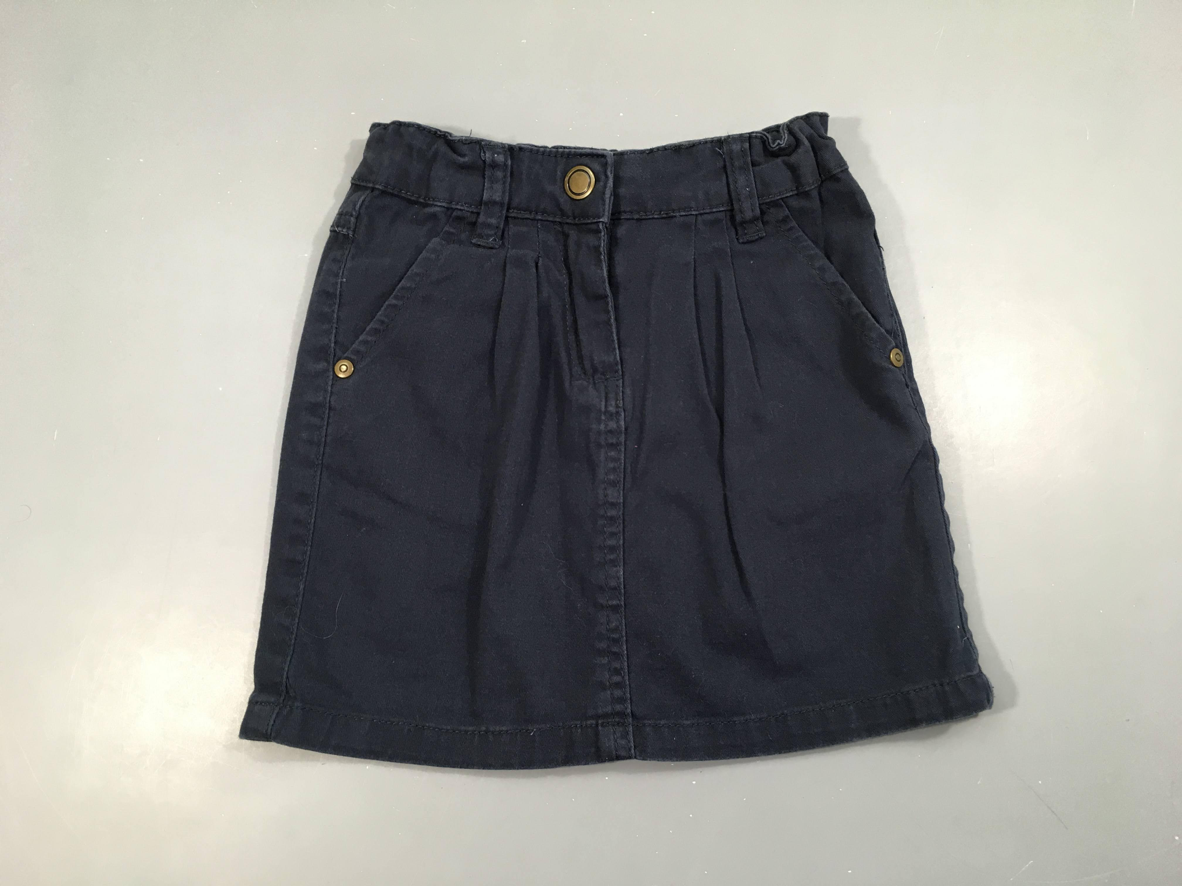 Jupe bleu foncé fronces sur le devant