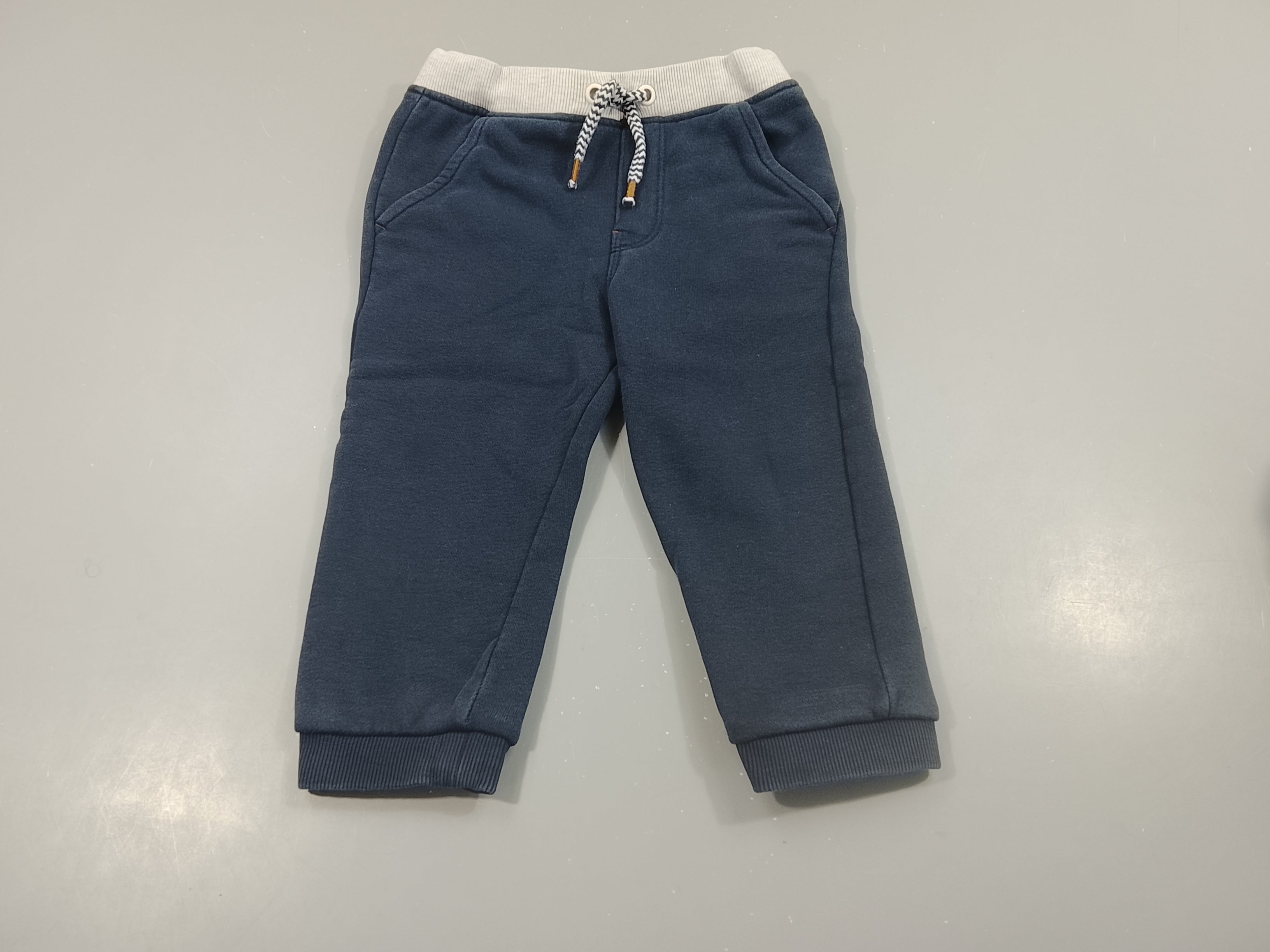 Pantalon jogging molleton bleu marine , gris clair