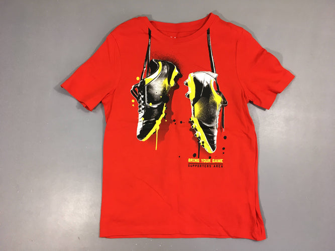T-shirt m.c rouge crampons foot, moins cher chez Petit Kiwi