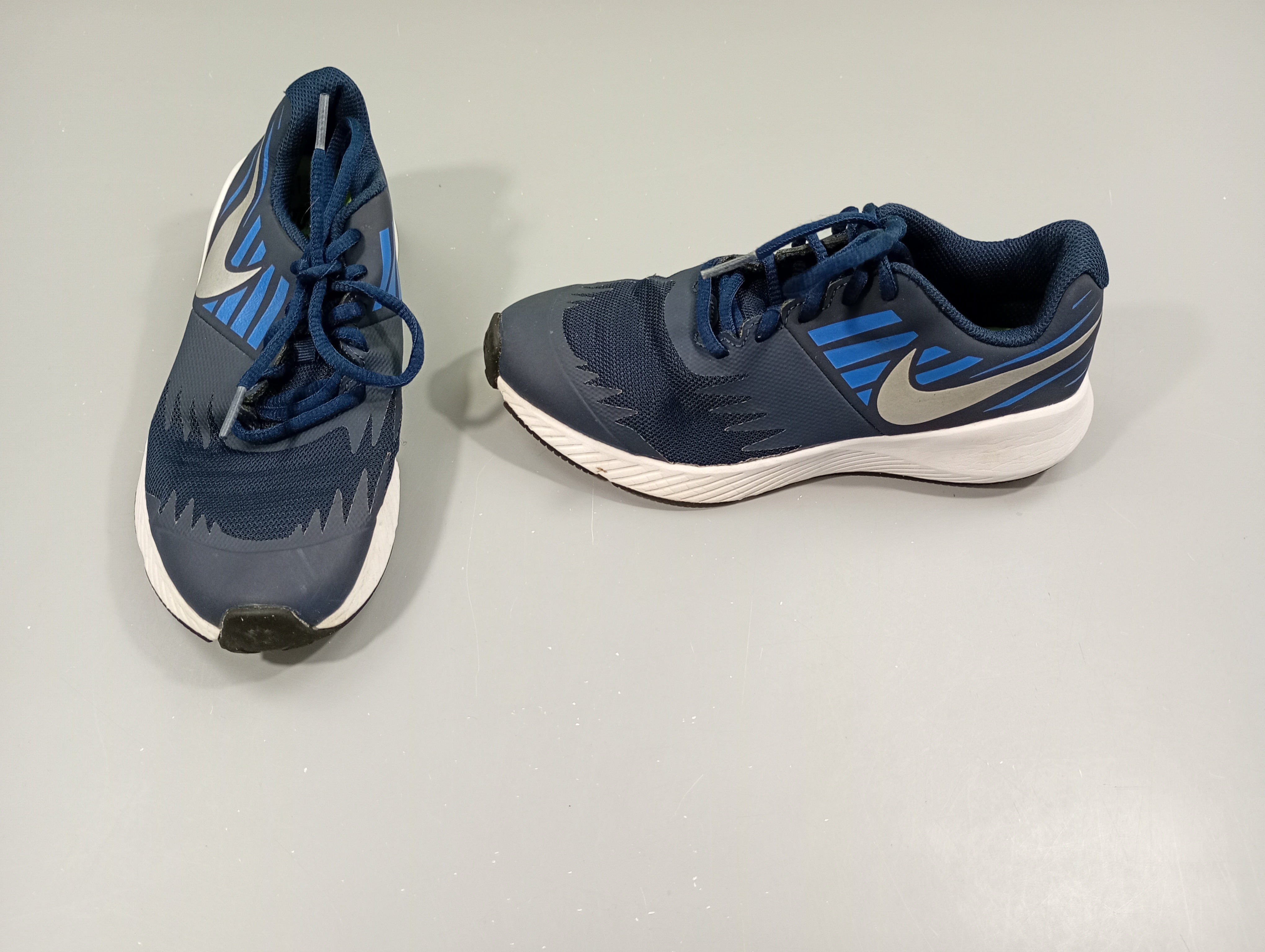 Basket bleu marine /blanche  