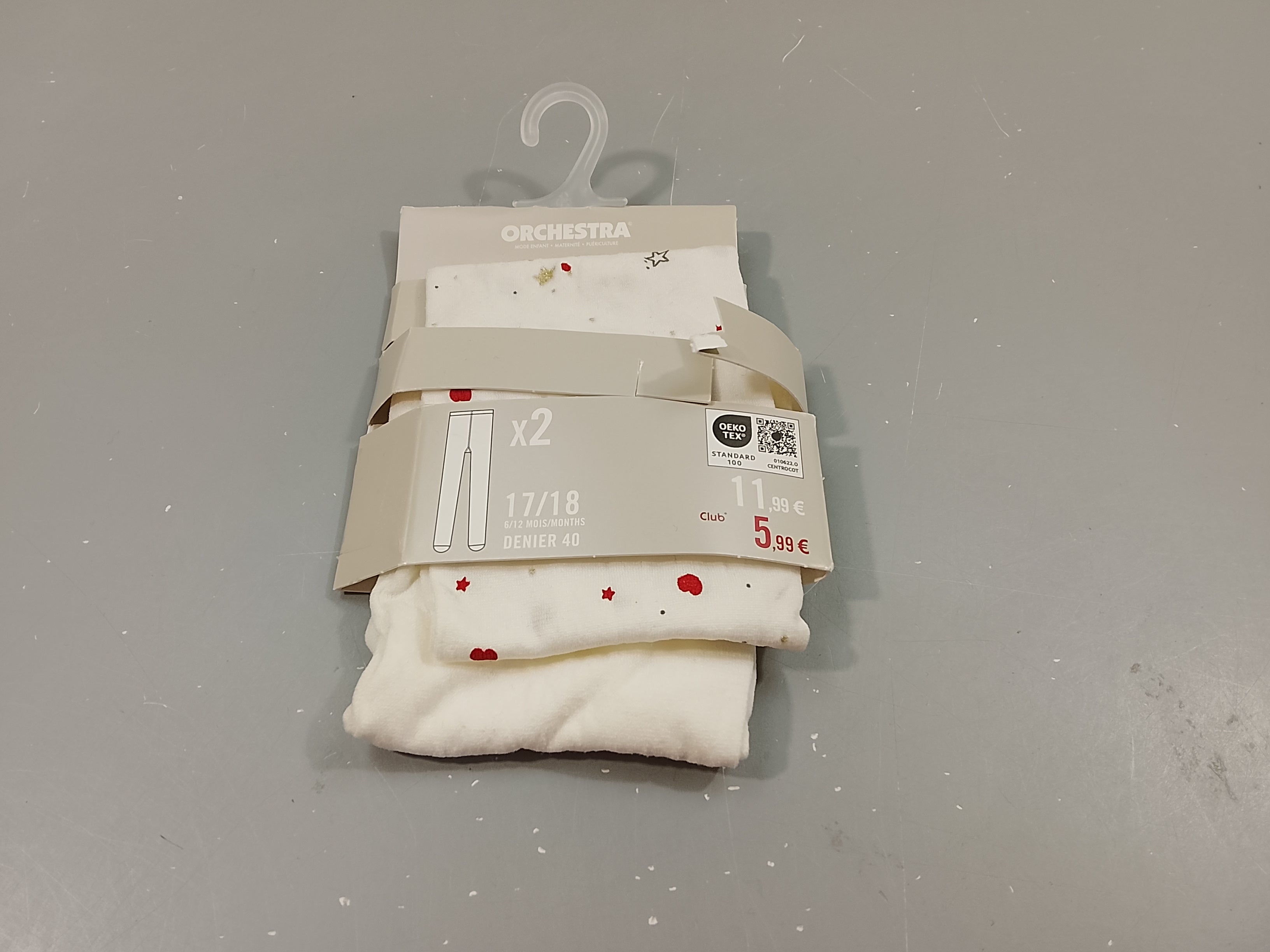 NEUF 2 paires de bas blanc uni/  blanc à motifs coeurs, étoiles,...Denier 40  (17/18)