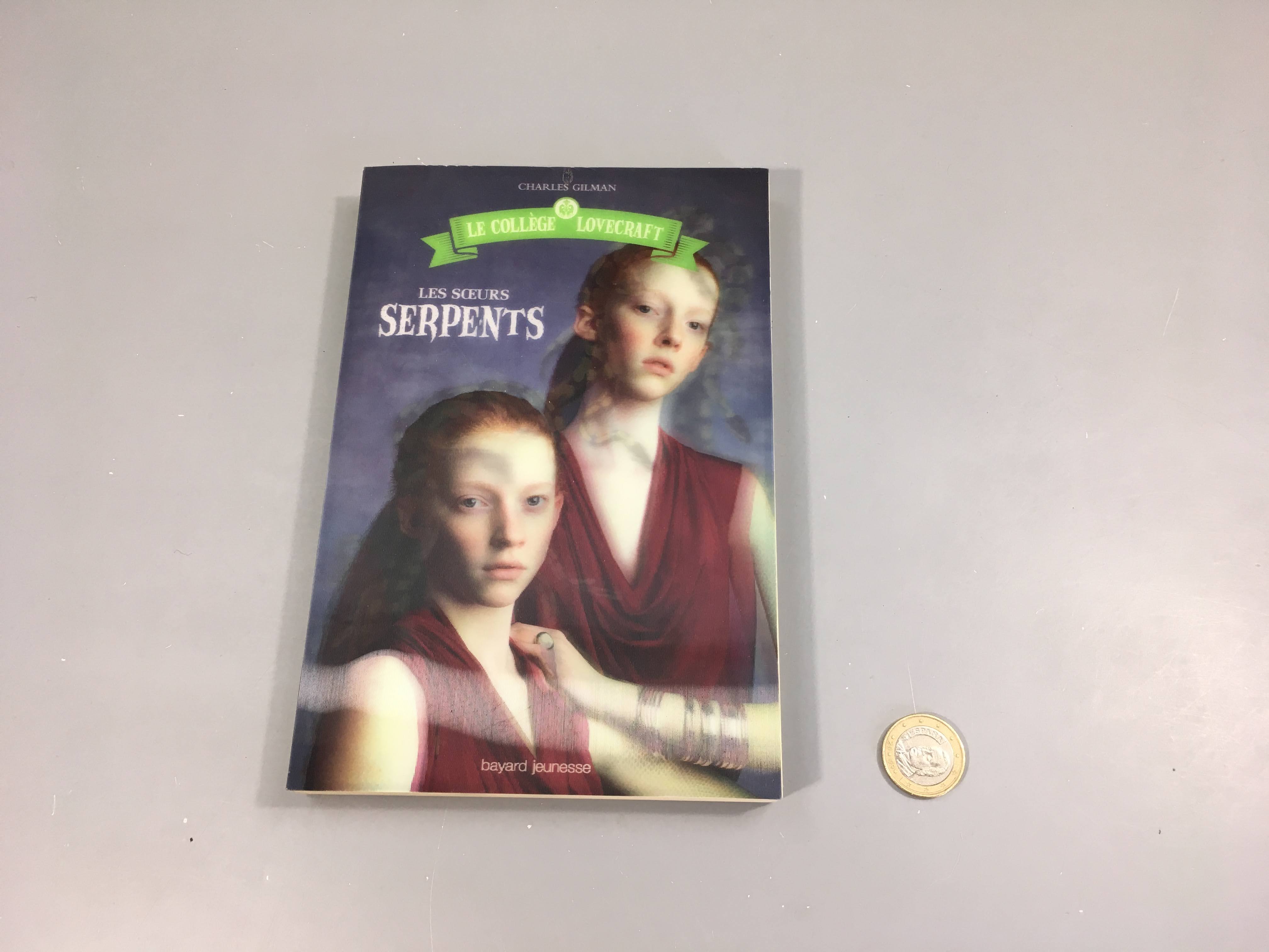 Les soeurs serpents, Le collège Lovecraft