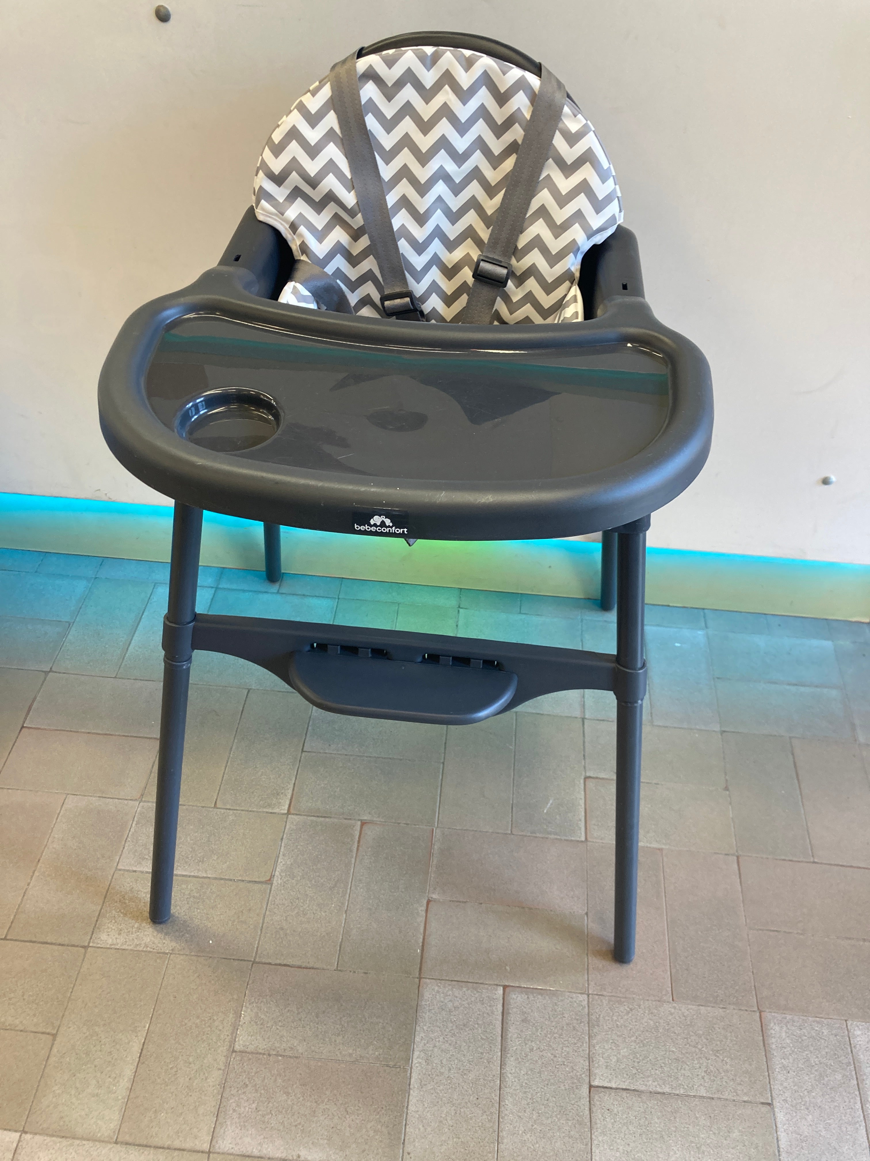Chaise haute plastique grise Meely avec tablette et coussin, 6m - 3ans