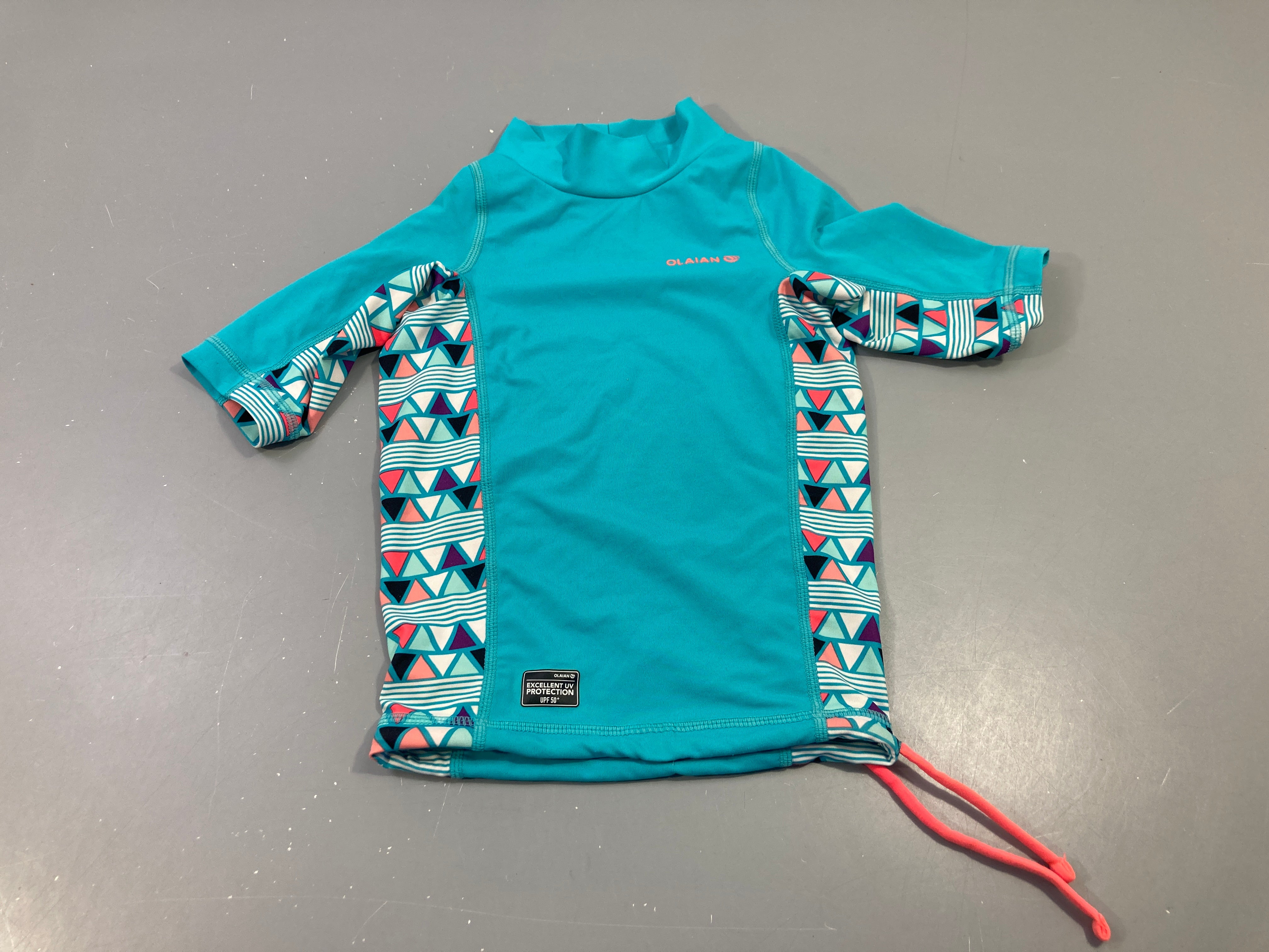 T-shirt m.c anti-uv turquoise manches motifs géométriques,OLAIAN