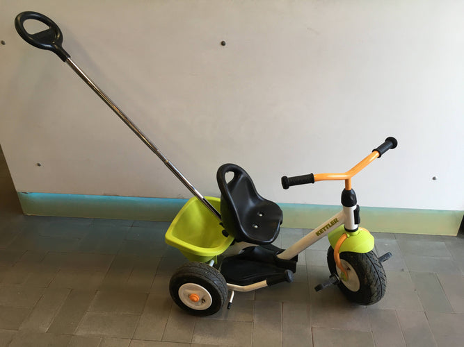Tricycle Startrike Air vert, Kettler, manque les bouchons décoratifs aux roues, 150€ neuf très bon état, moins cher chez Petit Kiwi