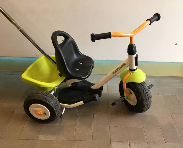 Tricycle Startrike Air vert, Kettler, manque les bouchons décoratifs aux roues, 150€ neuf très bon état, moins cher chez Petit Kiwi
