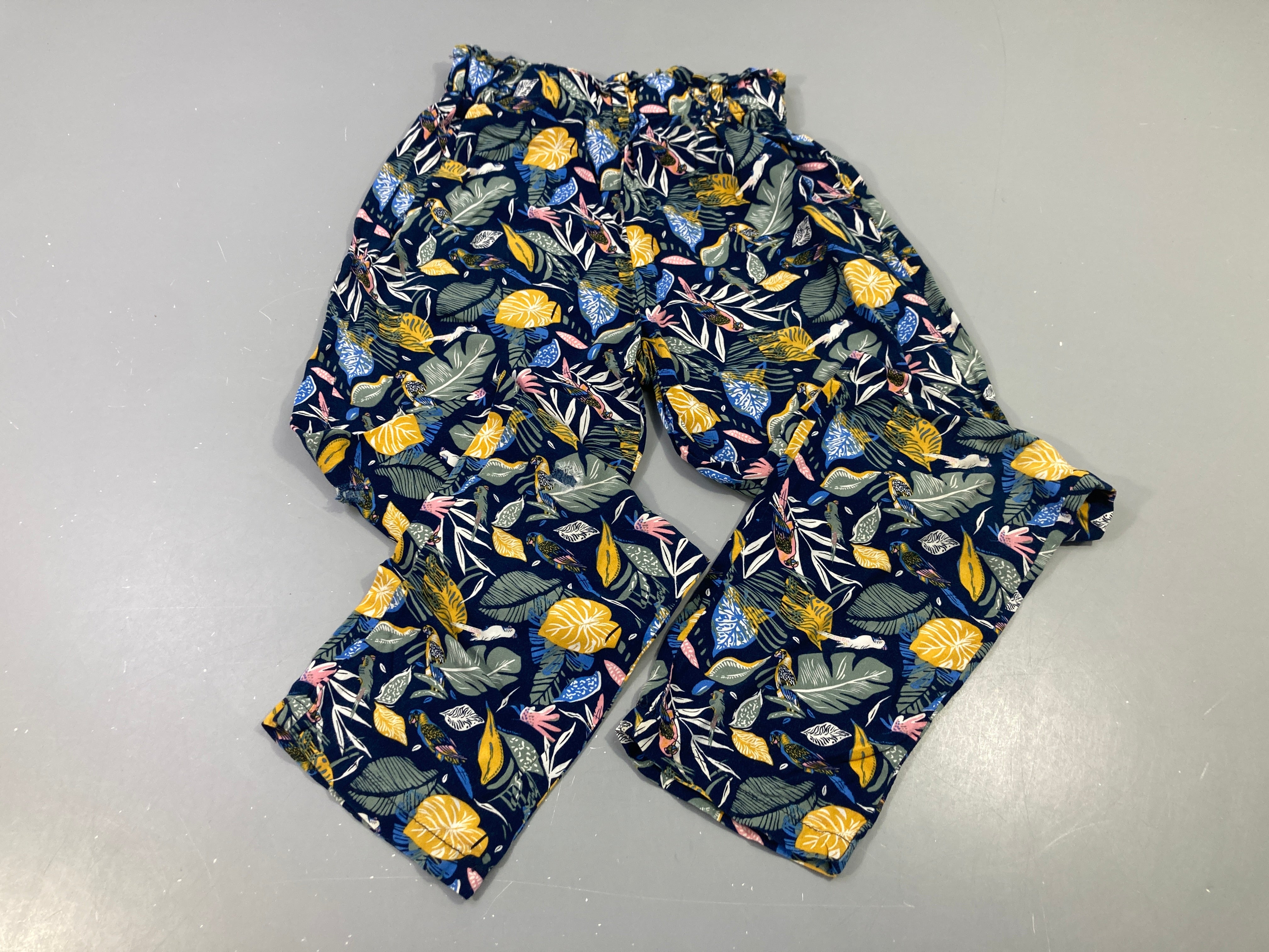 Pantalon fluide bleu foncé motifs végétaux