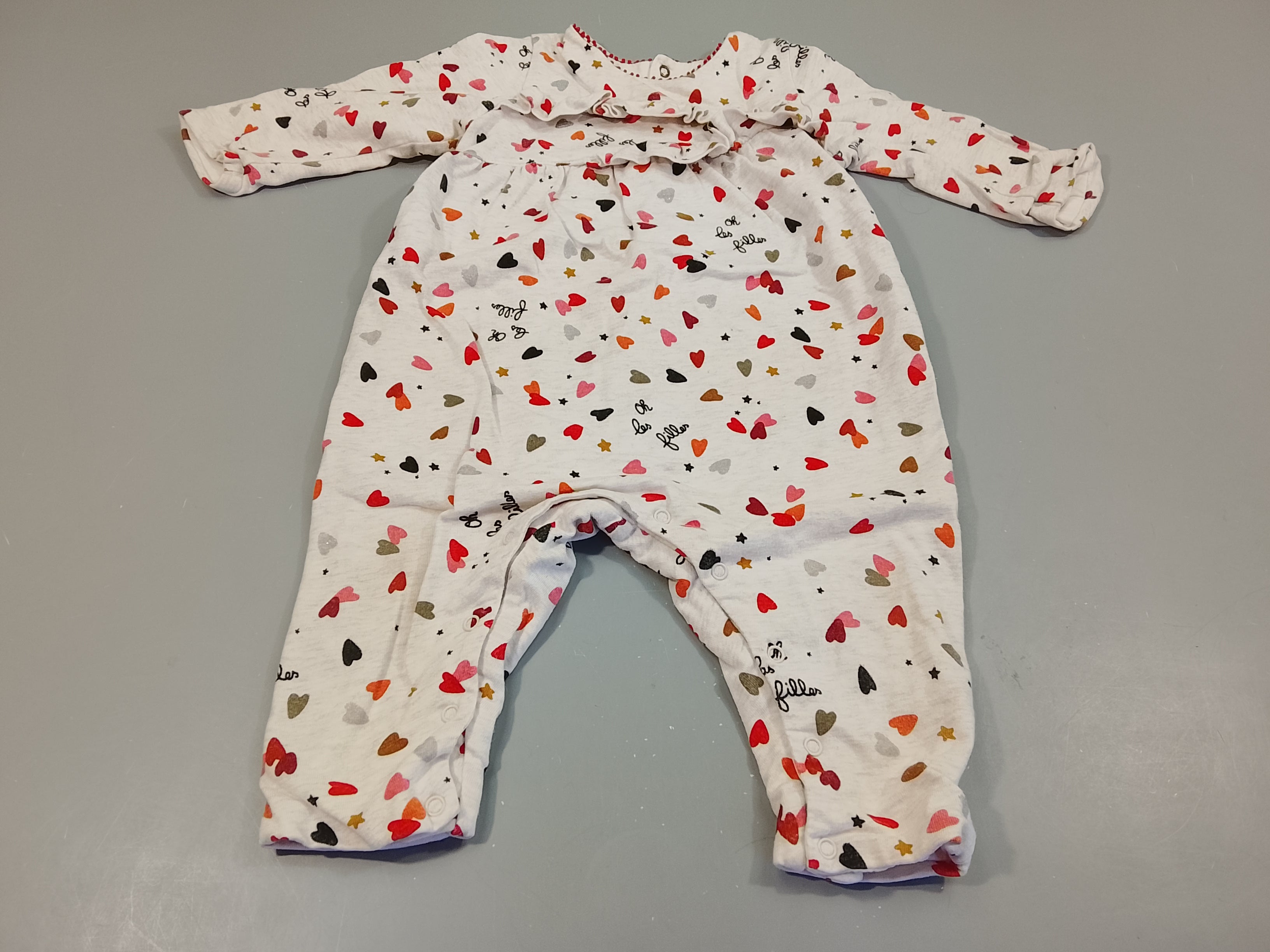 Pyjama jersey gris clair flammé , motifs coeurs 