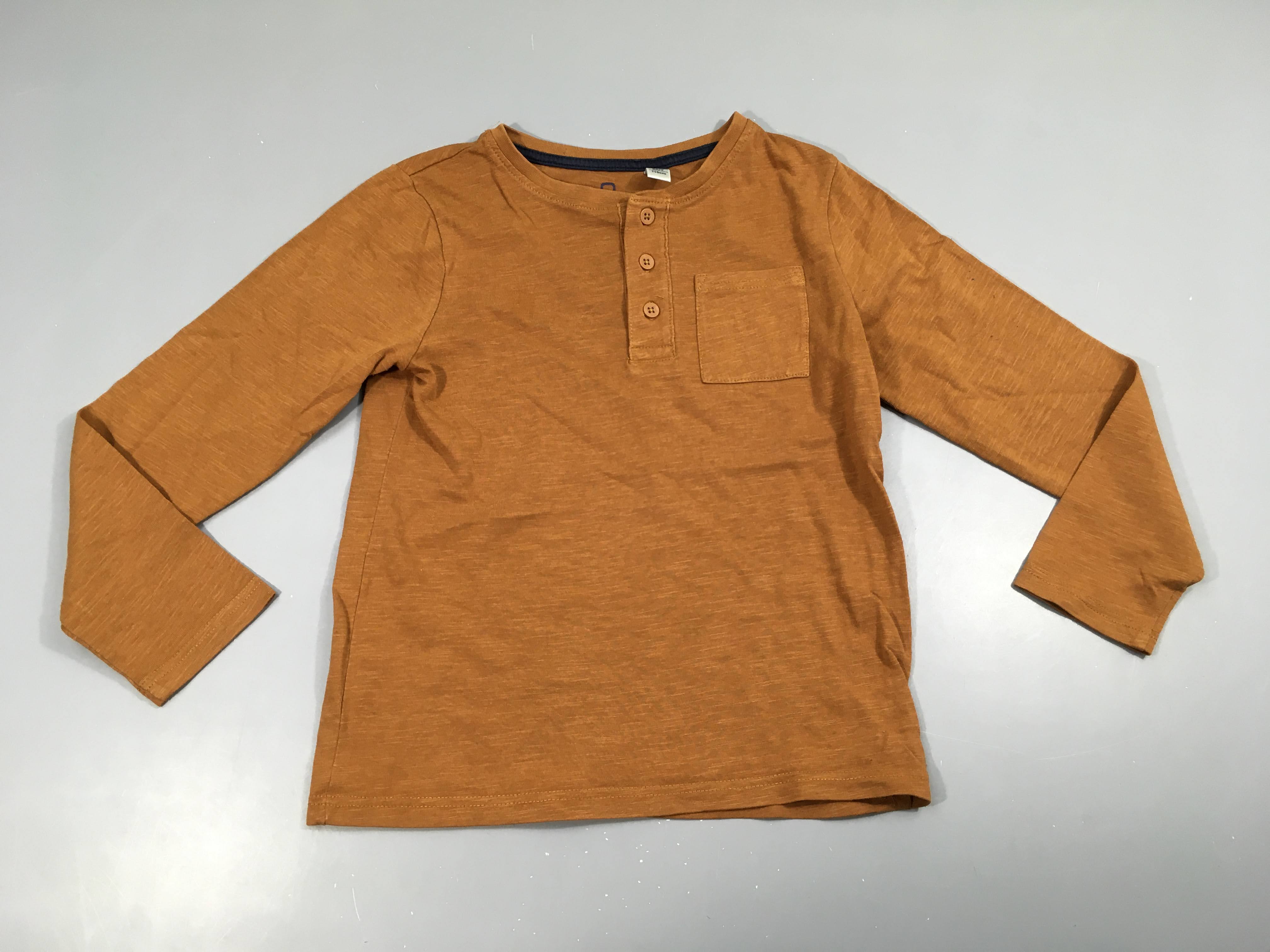 T-shirt m.l ocre flammé légèrement bouloché poche