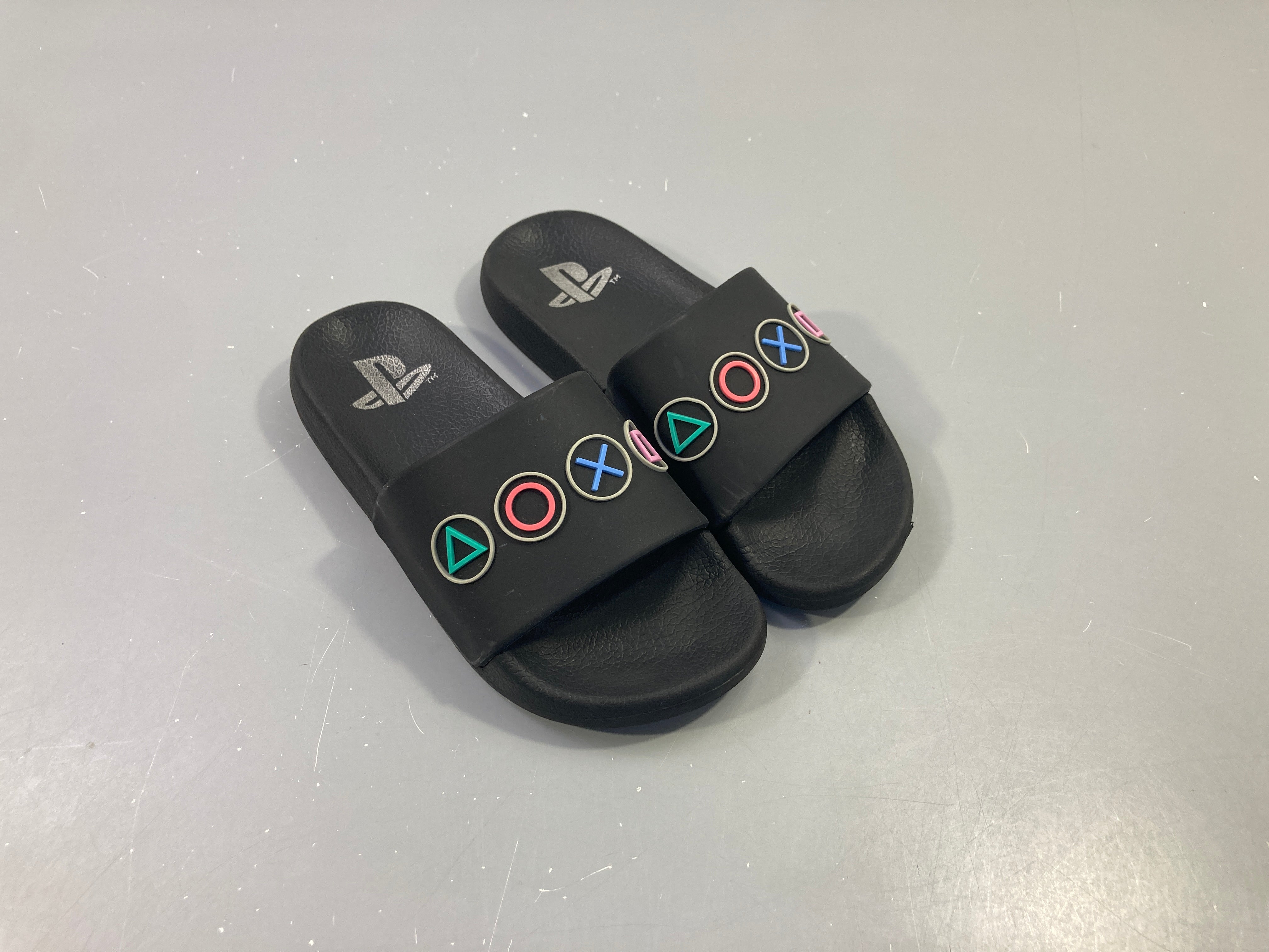 Sandales noires, Playstation, 30-31