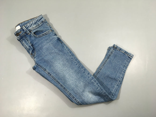 Jeans, élasthane un peu détendu à l'avant, moins cher chez Petit Kiwi