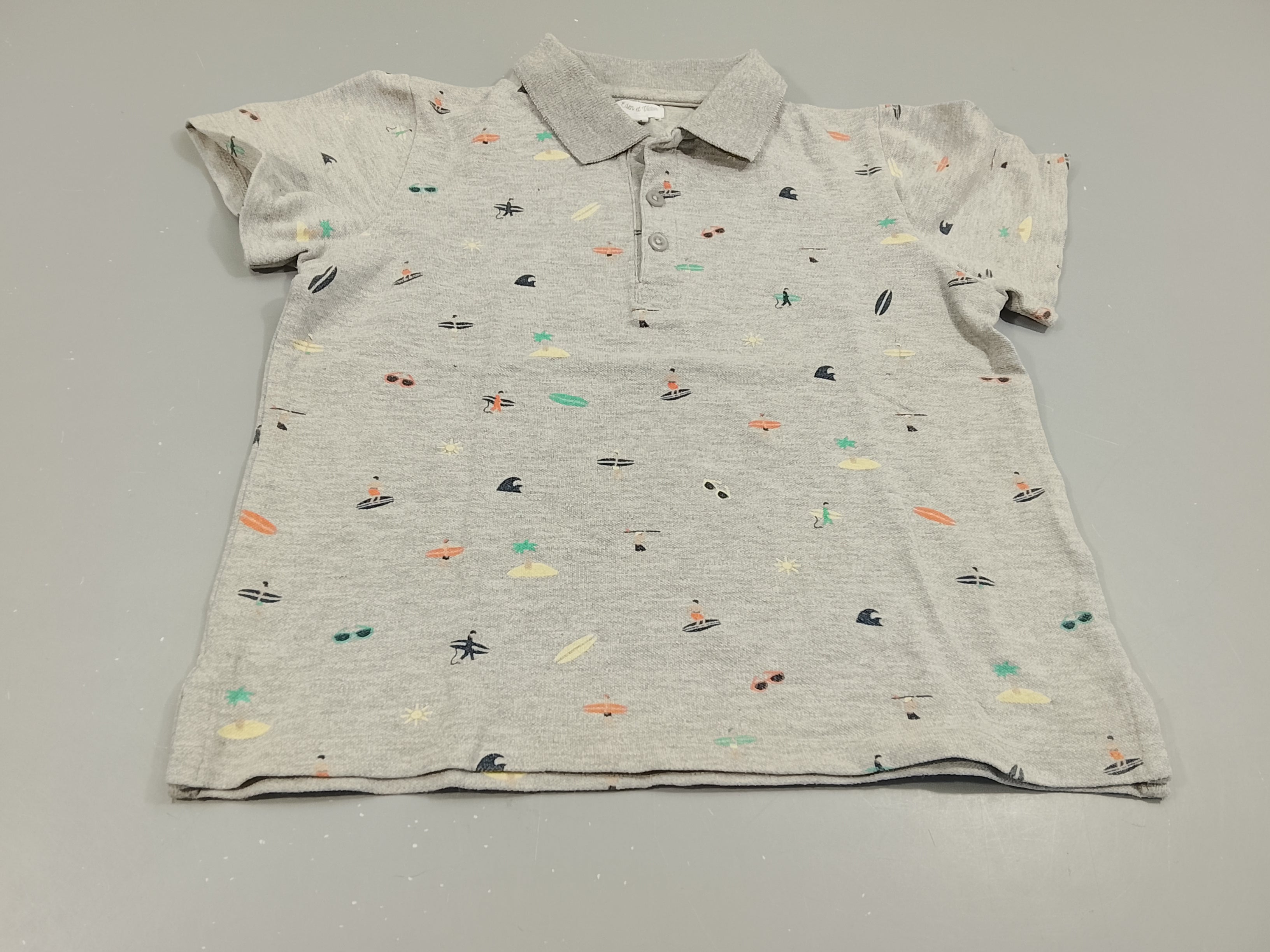 Polo m.c Eden et Victor gris chiné motifs lunettes de soleil, palmiers, surf,...