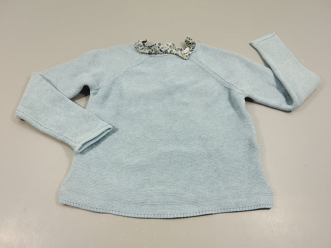 Pull en mailles bleu clair , petit col blanc à fleurs bleues, moins cher chez Petit Kiwi