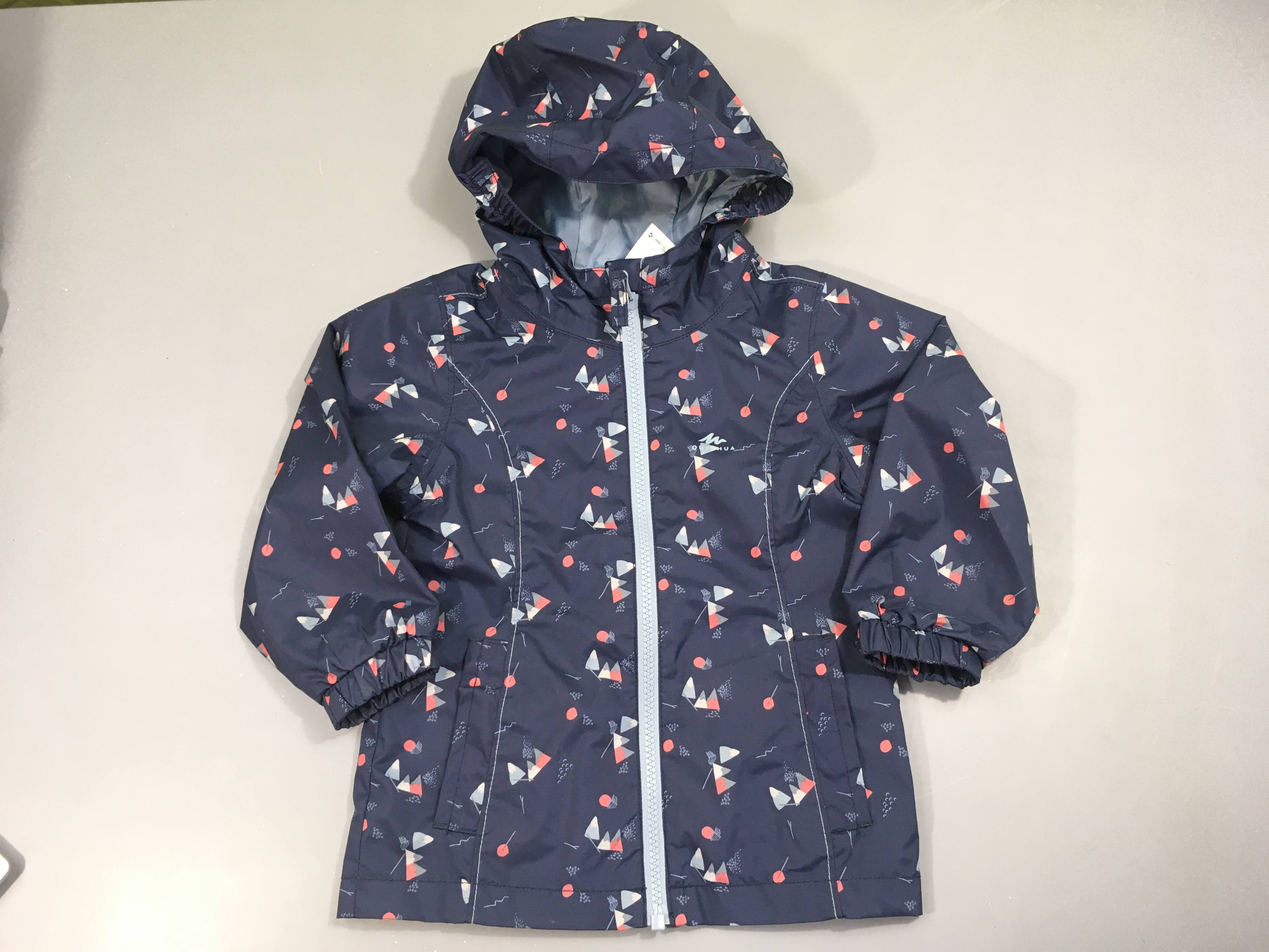 Veste imperméable à capuche zippée bleu foncé motifs montagnes