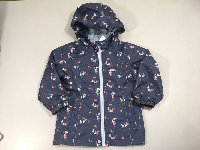 Veste imperméable à capuche zippée bleu foncé motifs montagnes, moins cher chez Petit Kiwi