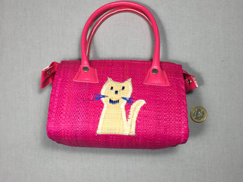Petit sac en paille rose avec un chat