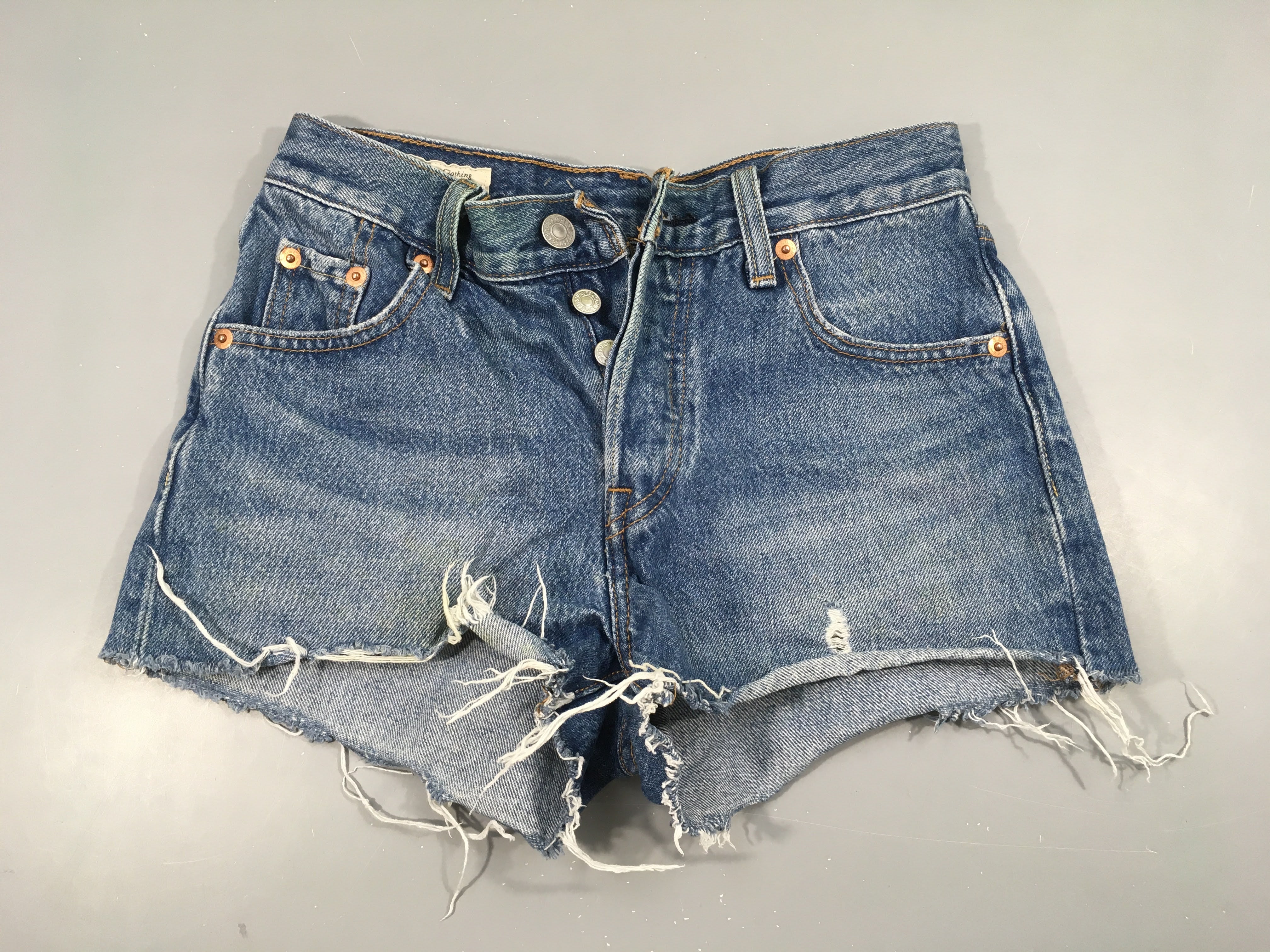 Short en jean bas effiloché, 501