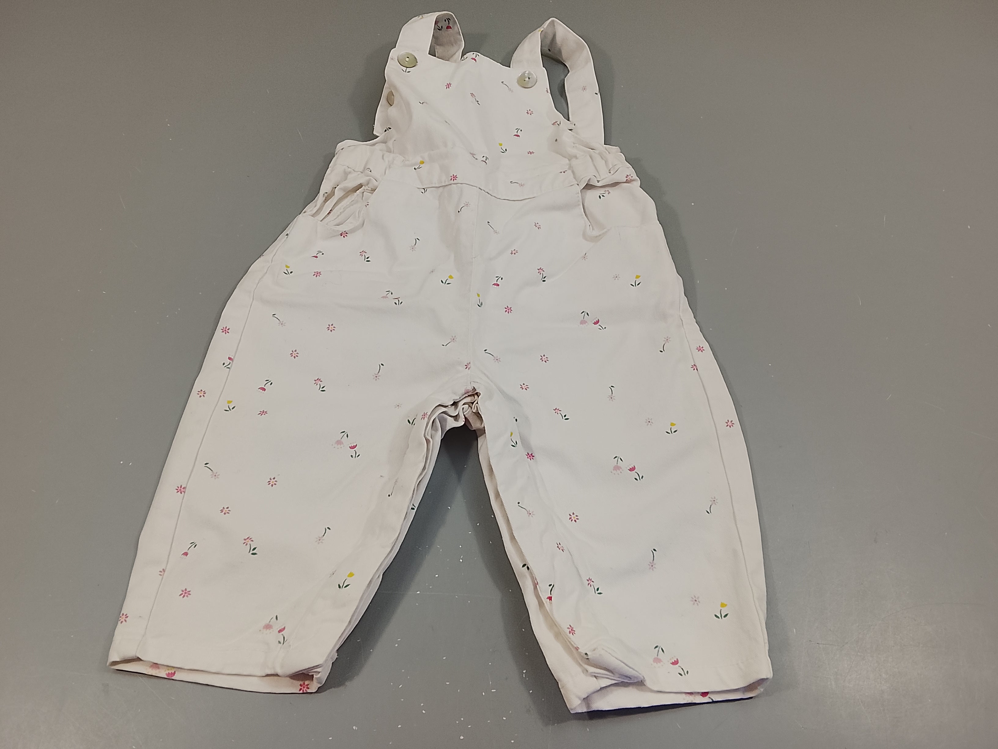 Salopette blanche  motifs petites fleurs